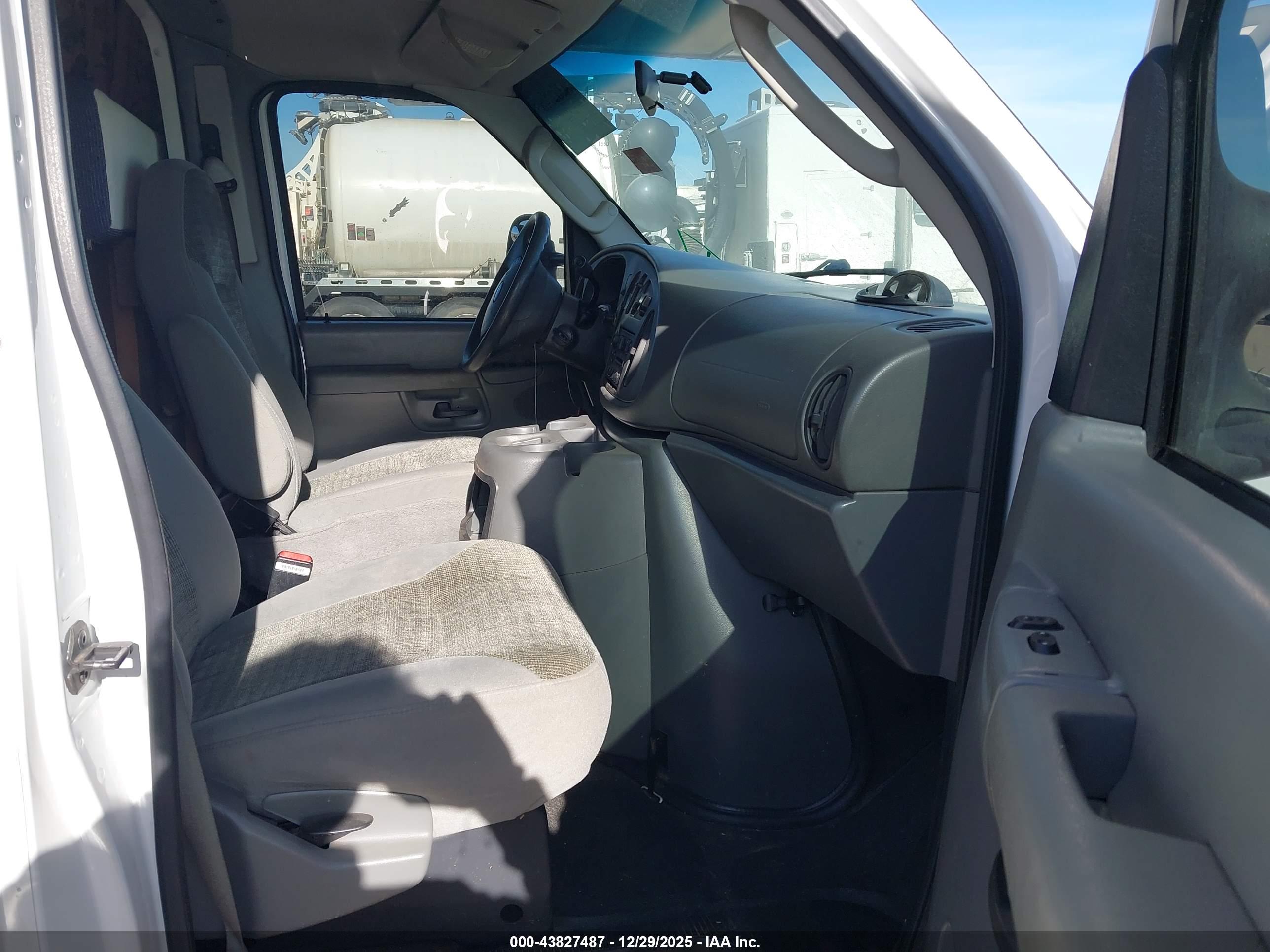 FORD E-350 image 5