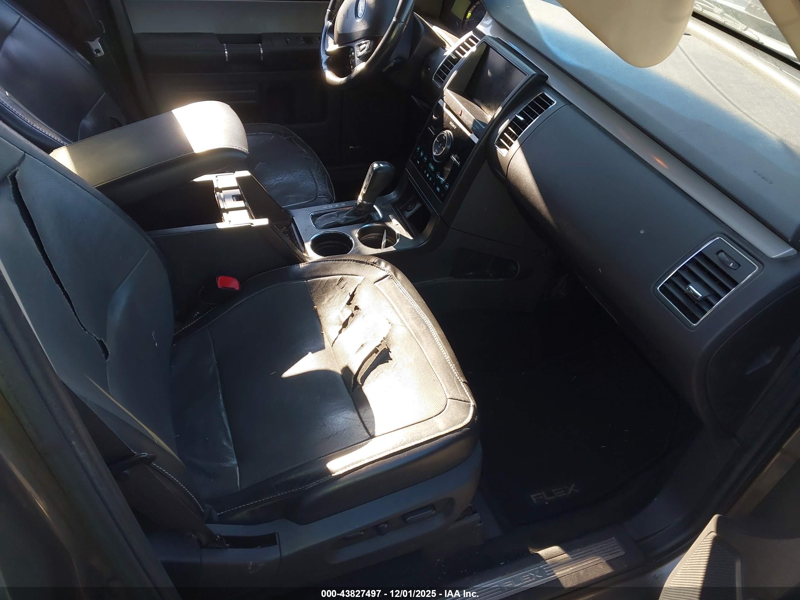 FORD FLEX image 5
