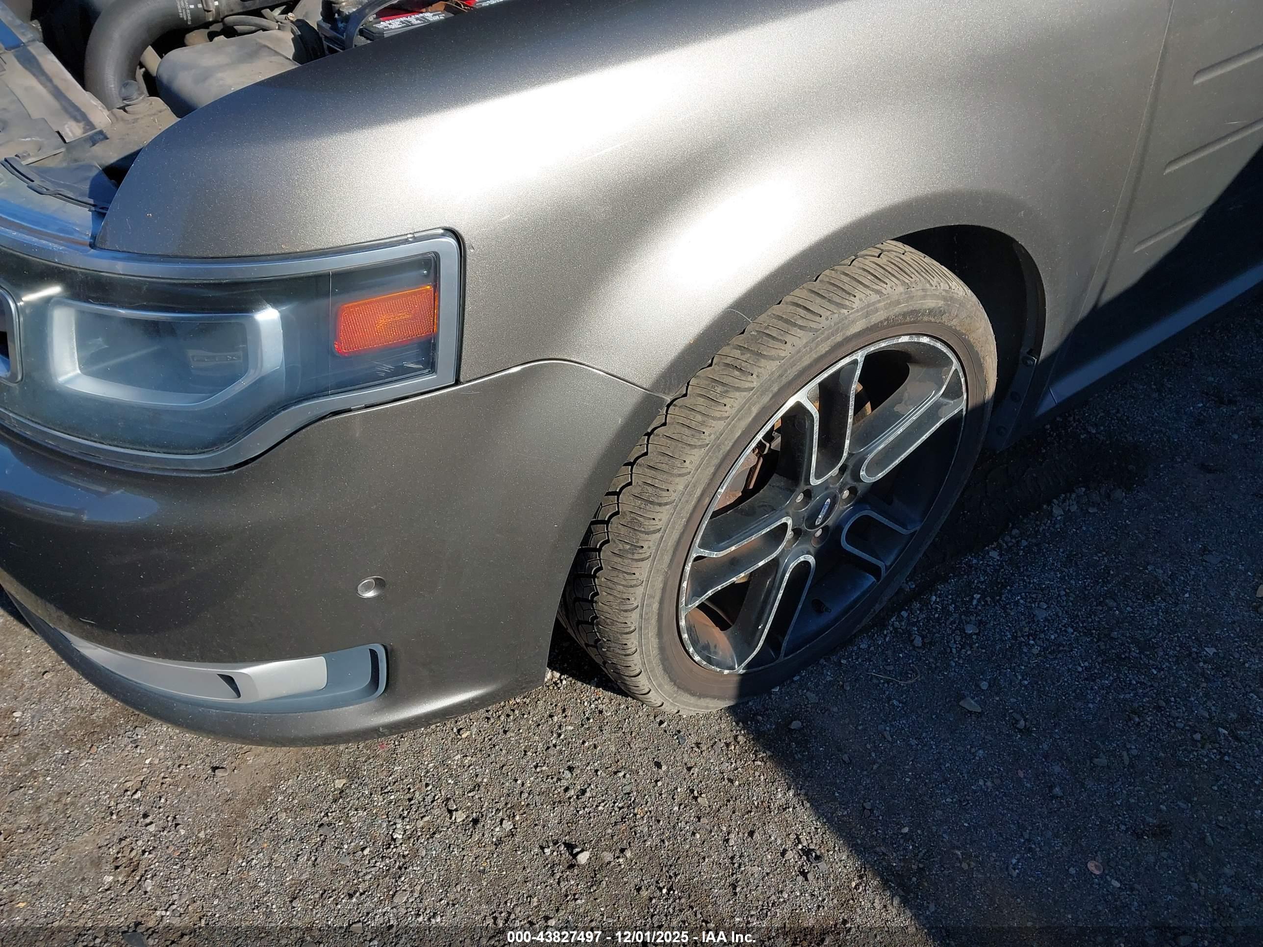 FORD FLEX image 6