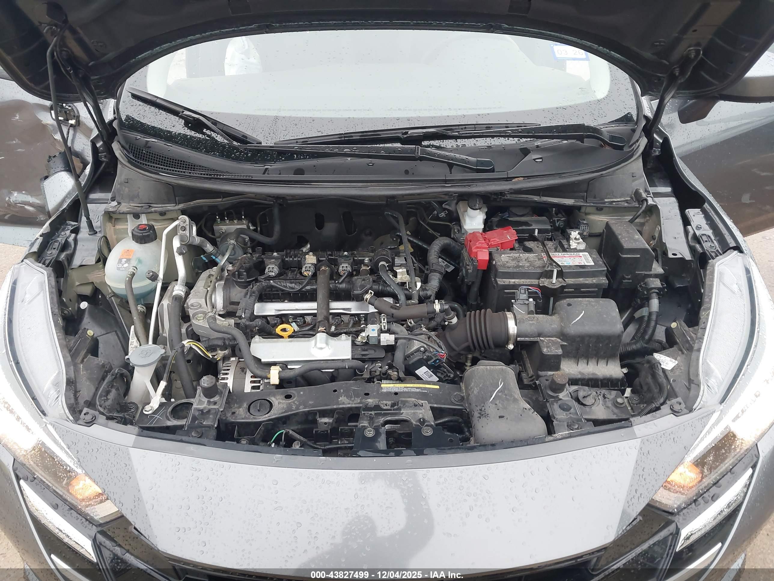 NISSAN VERSA image 10