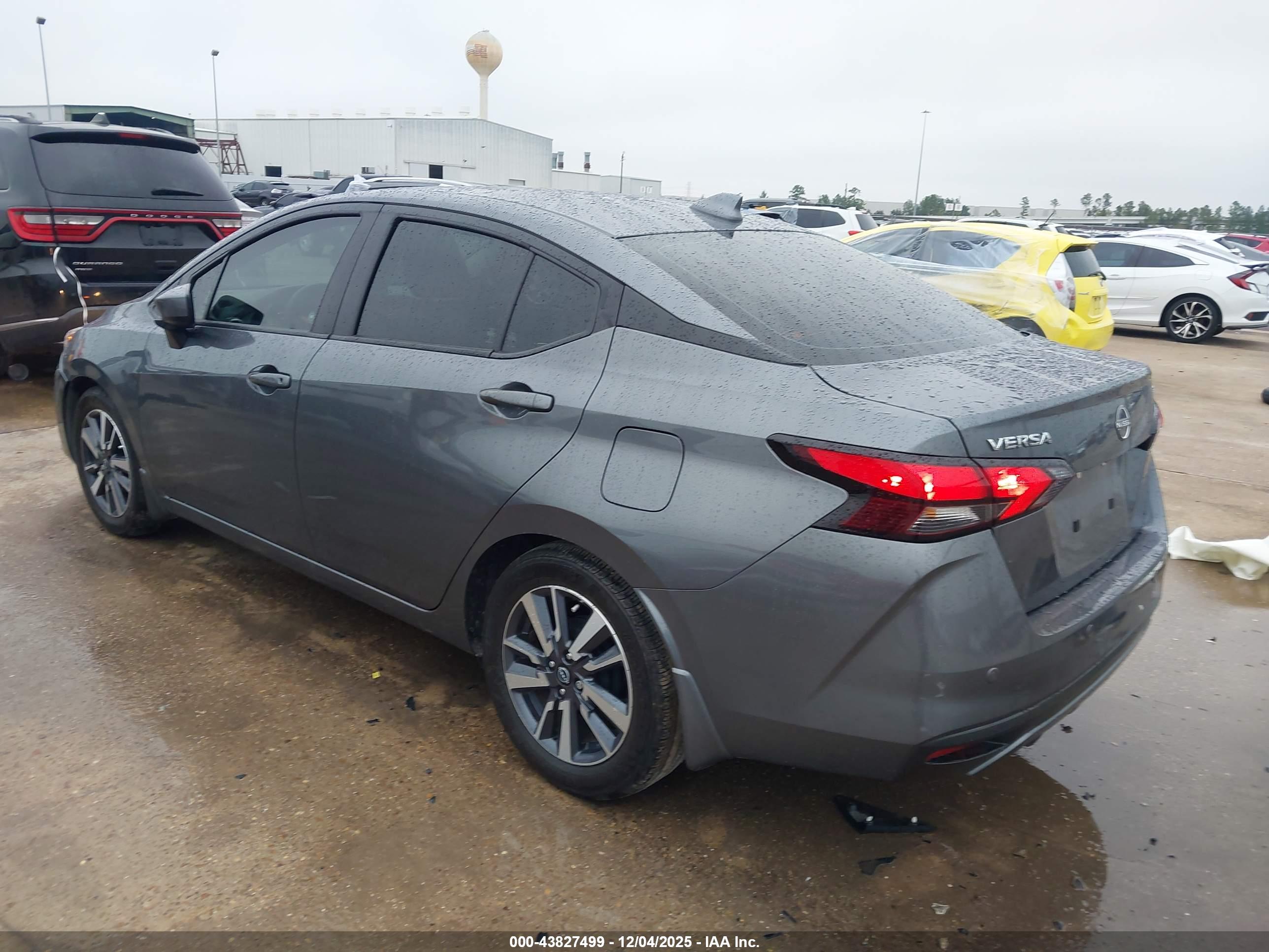 NISSAN VERSA image 3