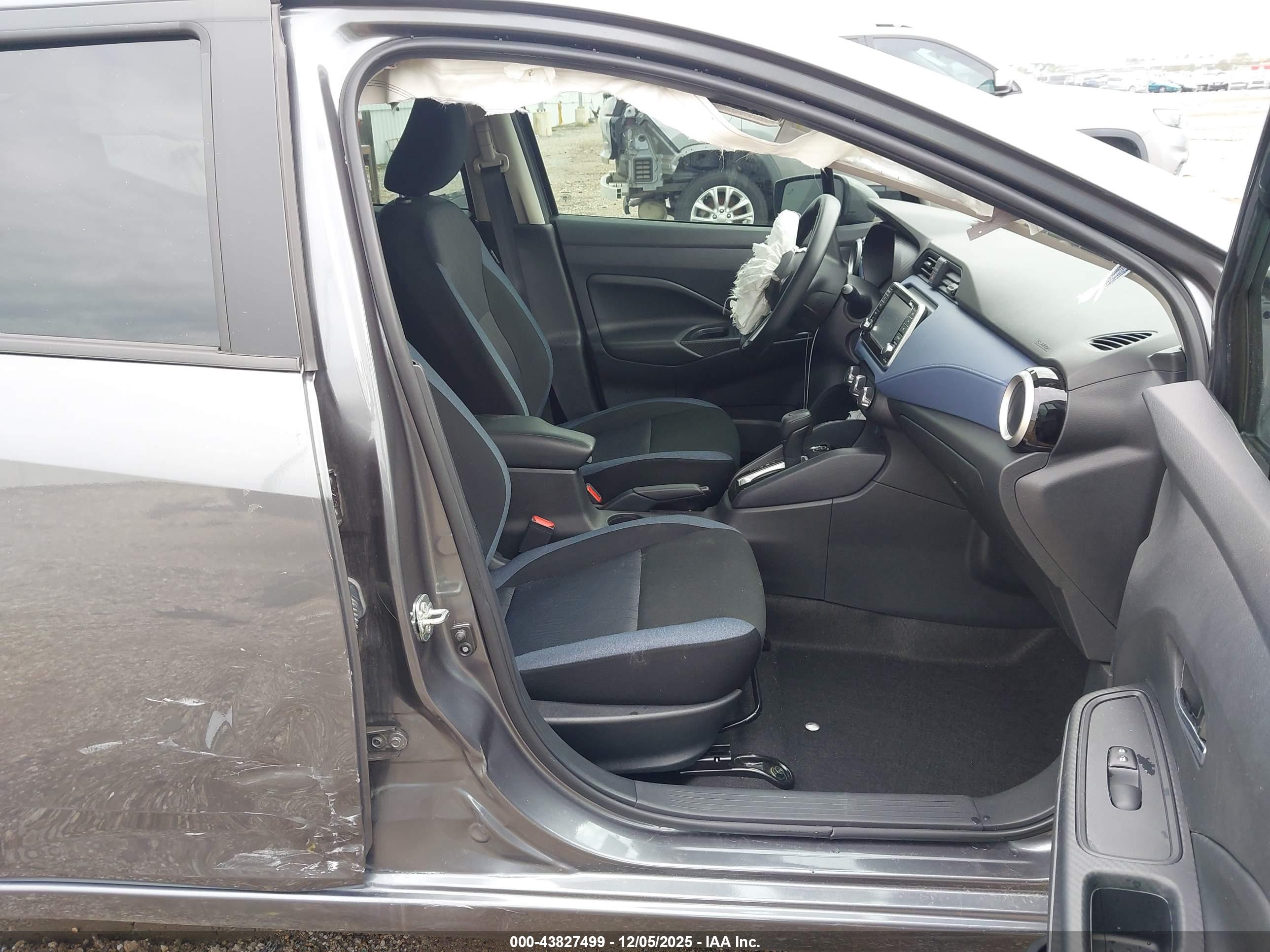 NISSAN VERSA image 5