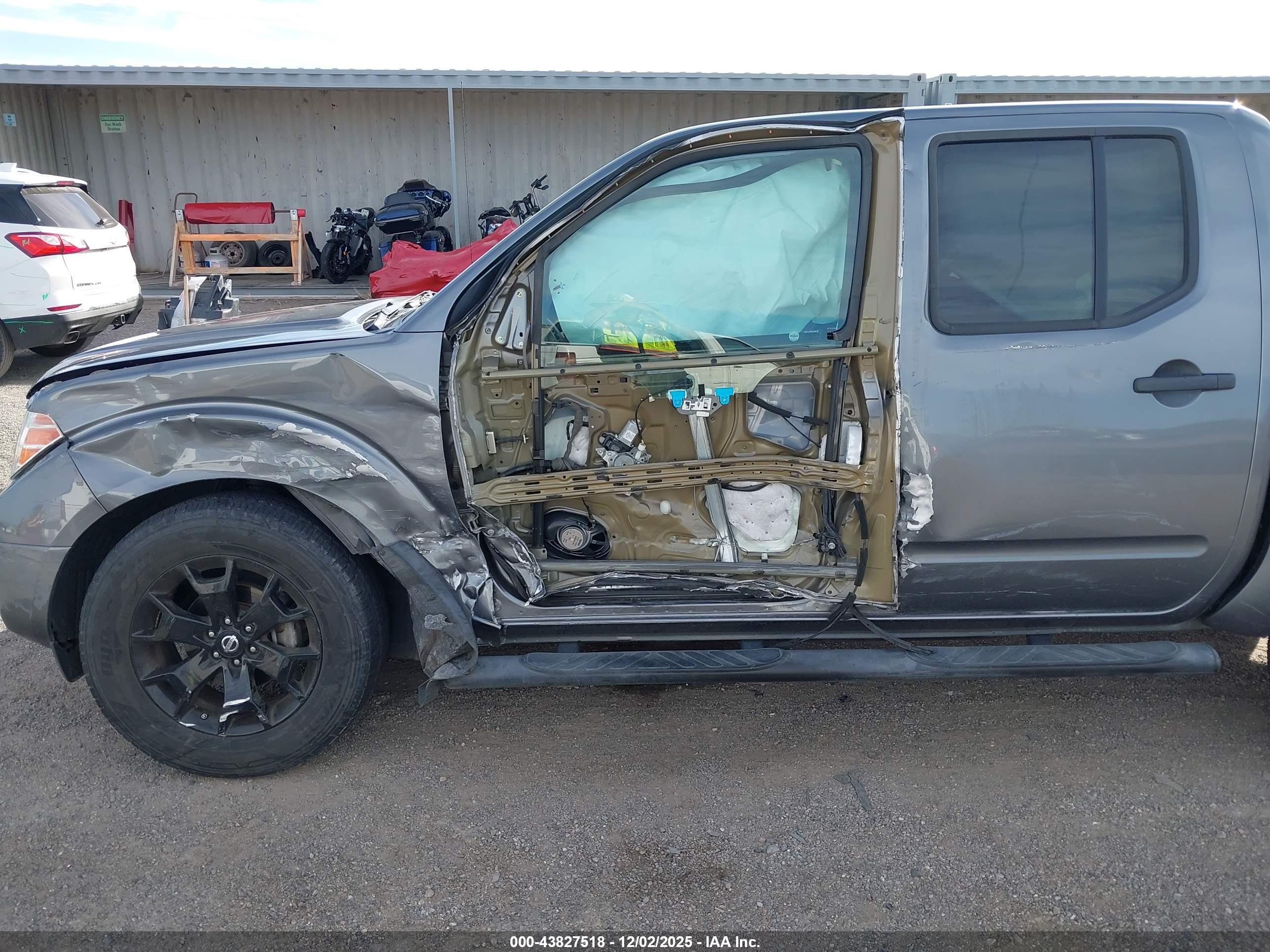 NISSAN FRONTIER image 6