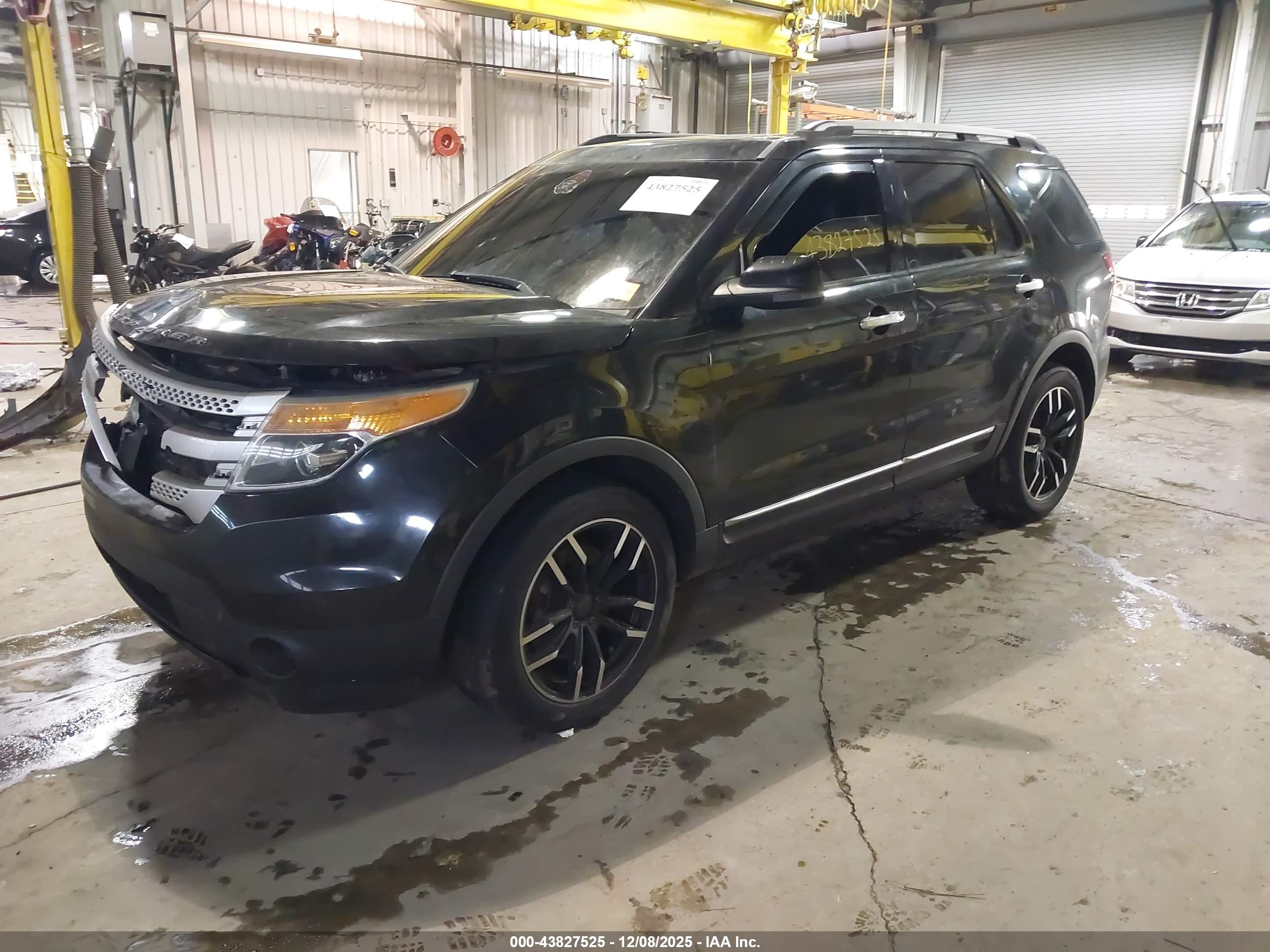 FORD EXPLORER image 2