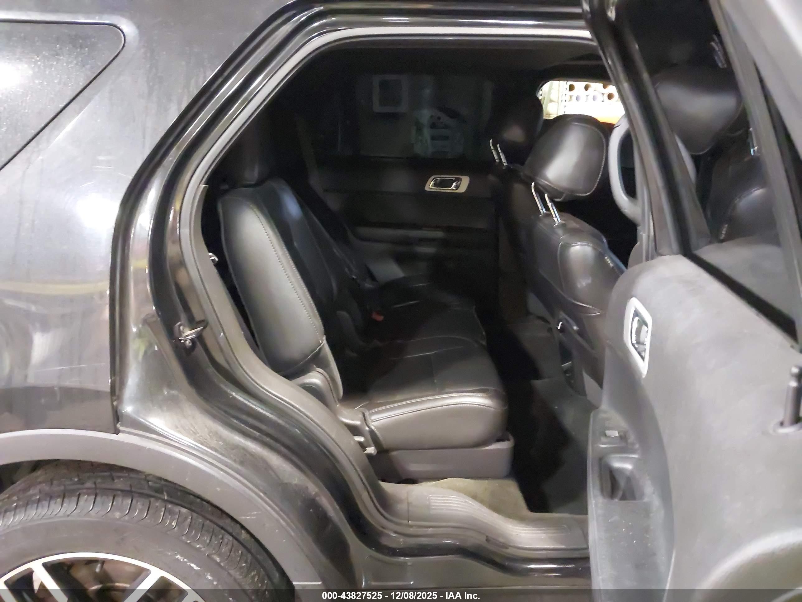 FORD EXPLORER image 8