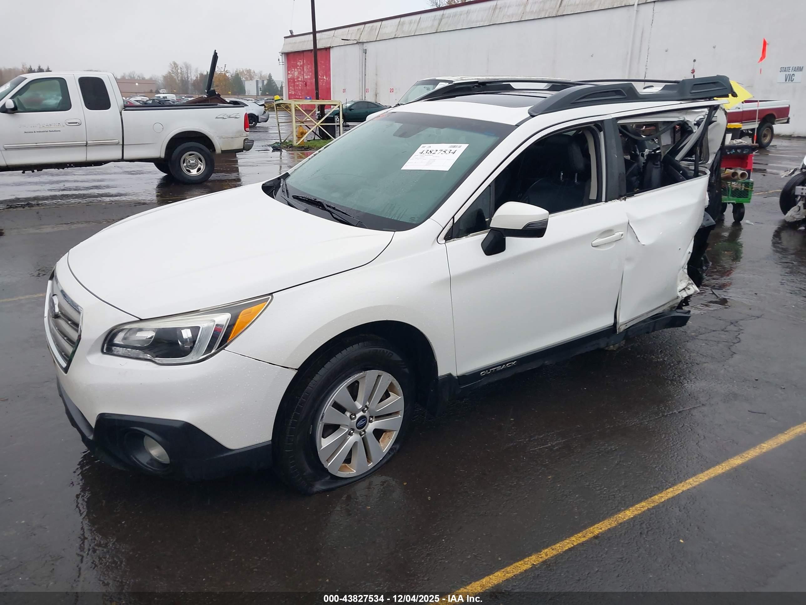 SUBARU OUTBACK image 2