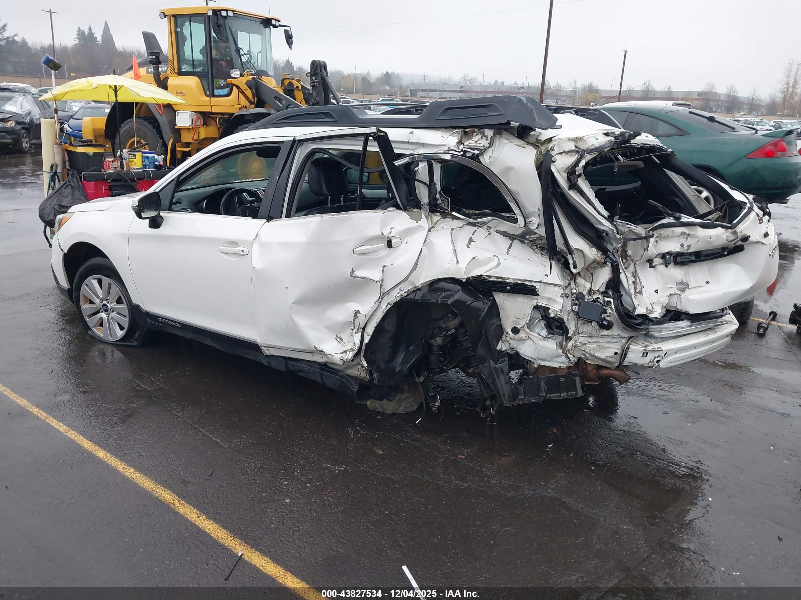 SUBARU OUTBACK image 3