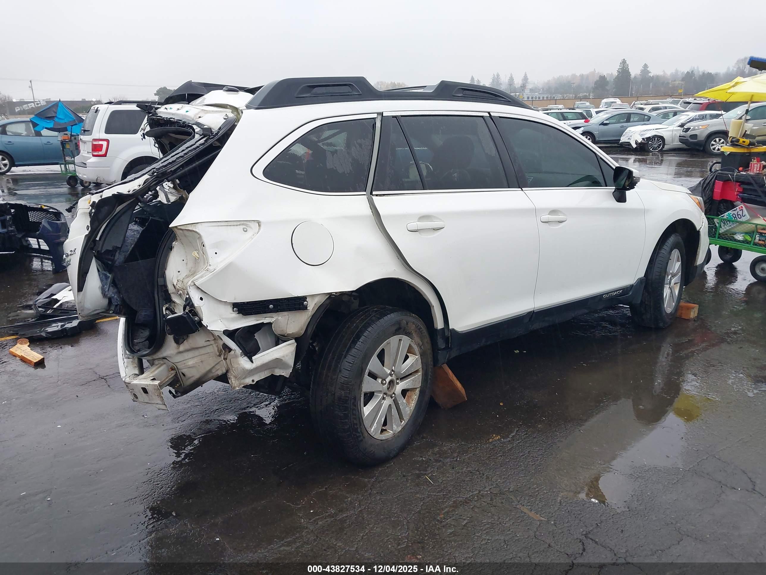 SUBARU OUTBACK image 4
