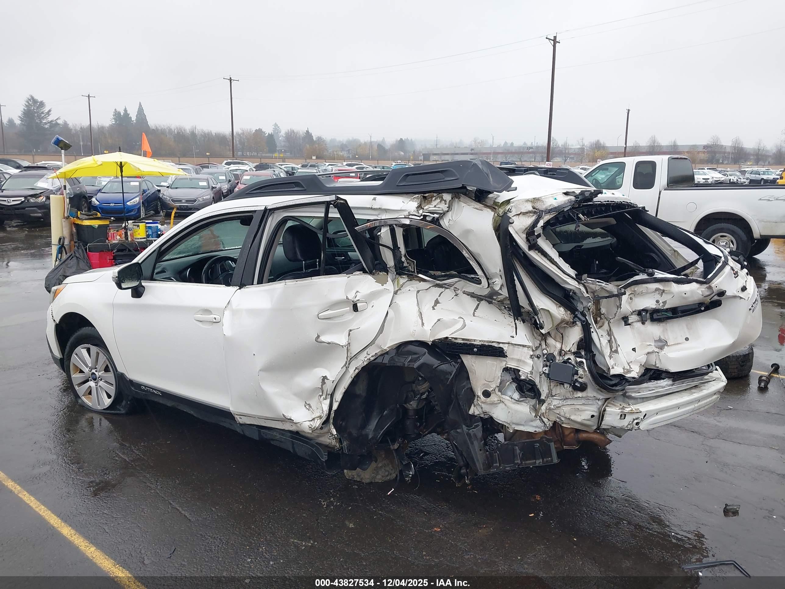 SUBARU OUTBACK image 6