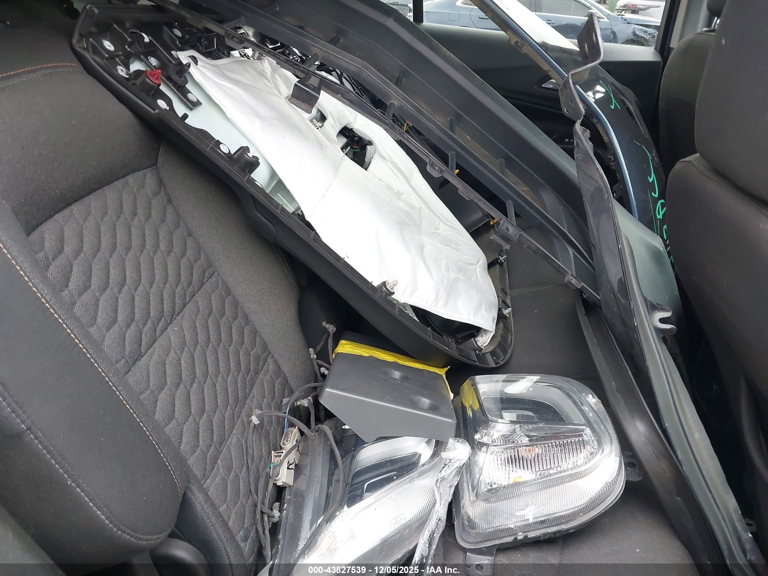 CHEVROLET EQUINOX image 8
