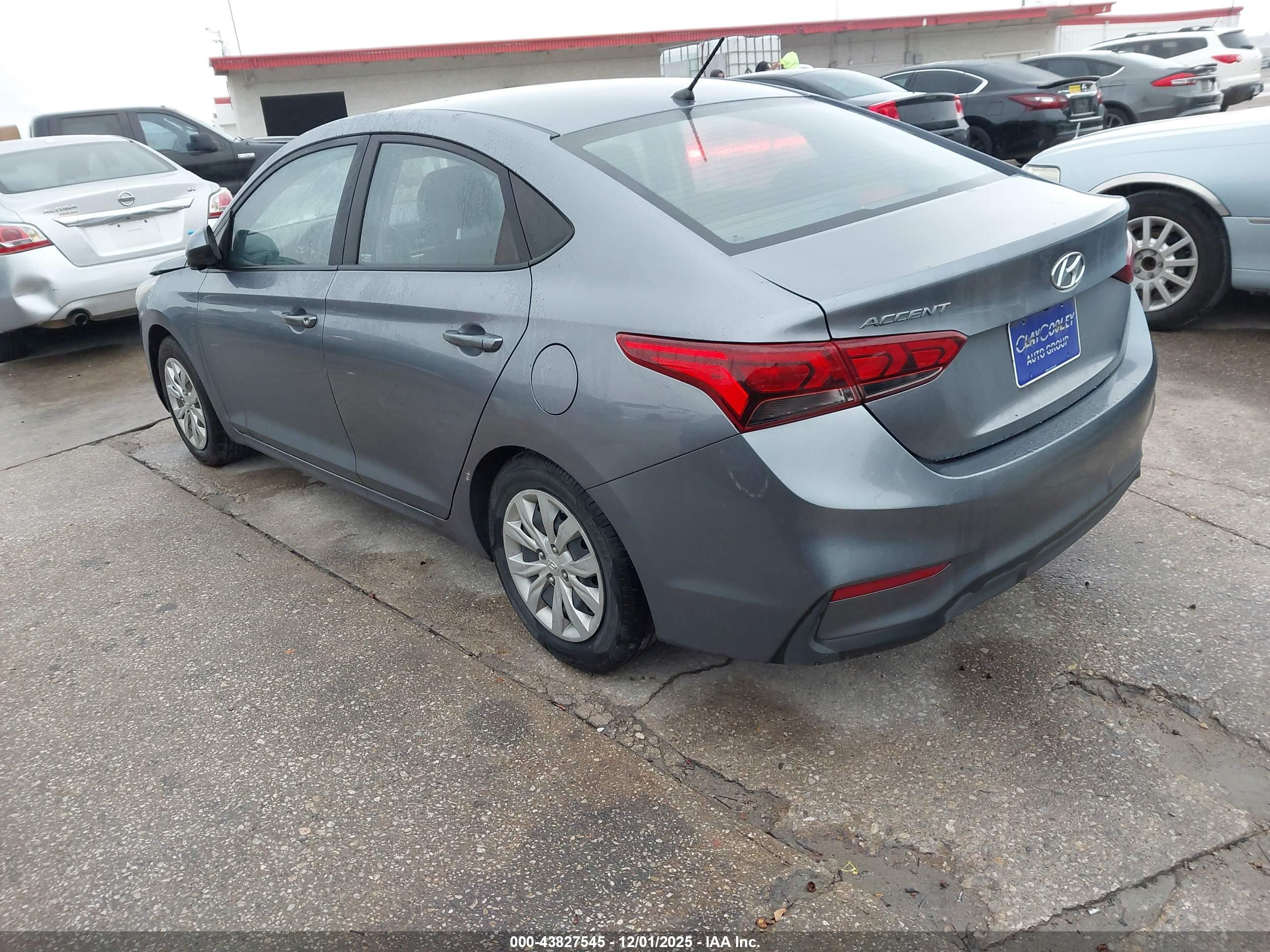 HYUNDAI ACCENT image 3