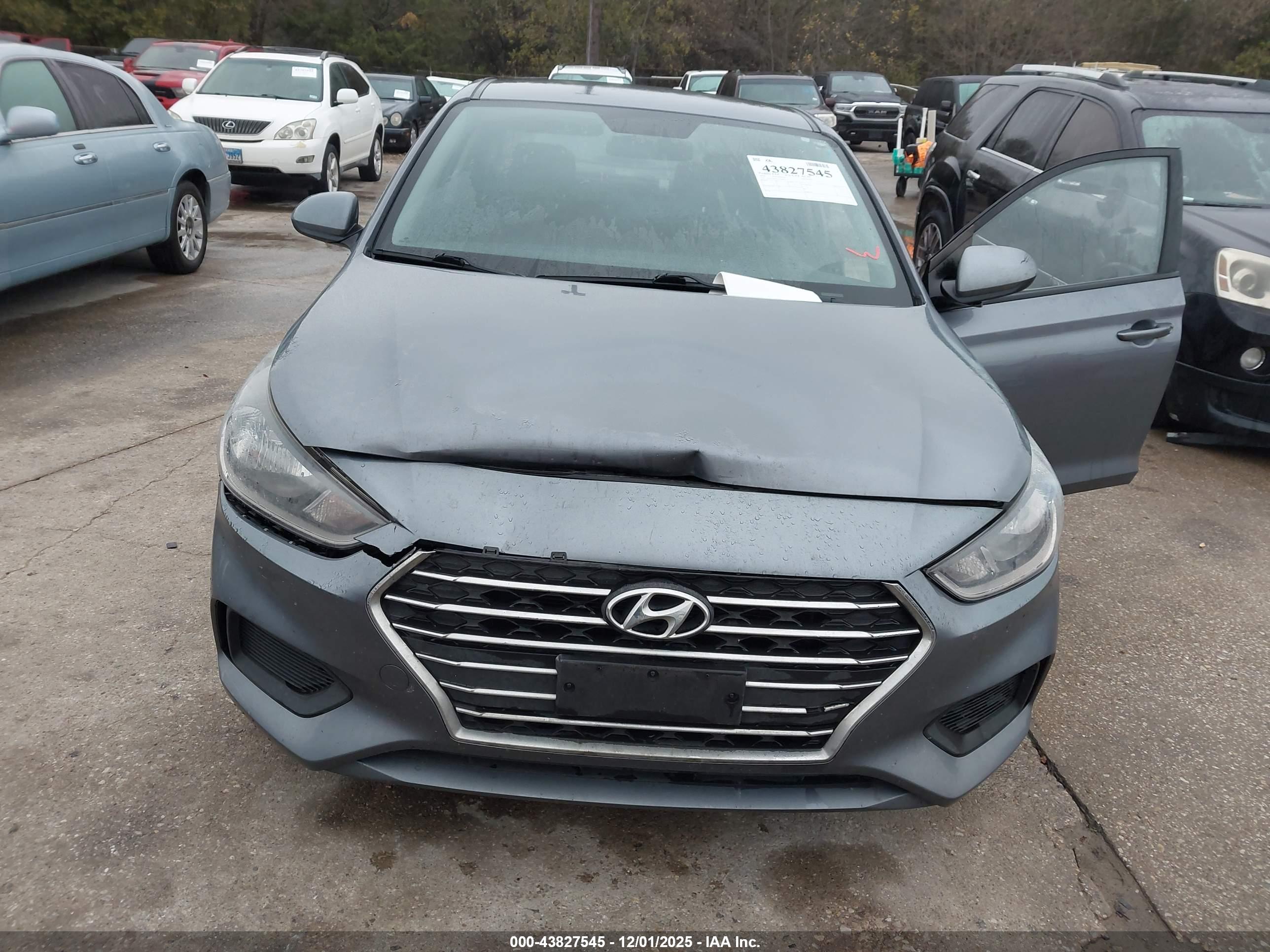 HYUNDAI ACCENT image 6