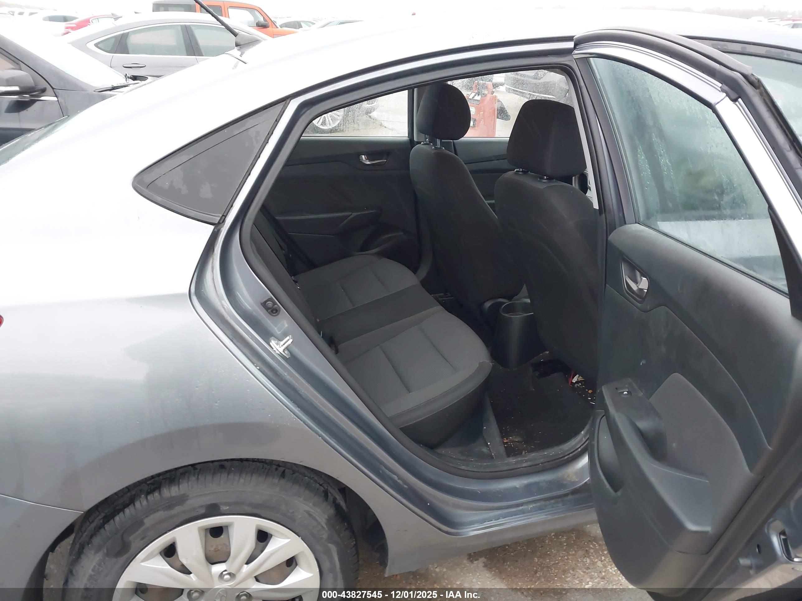 HYUNDAI ACCENT image 8