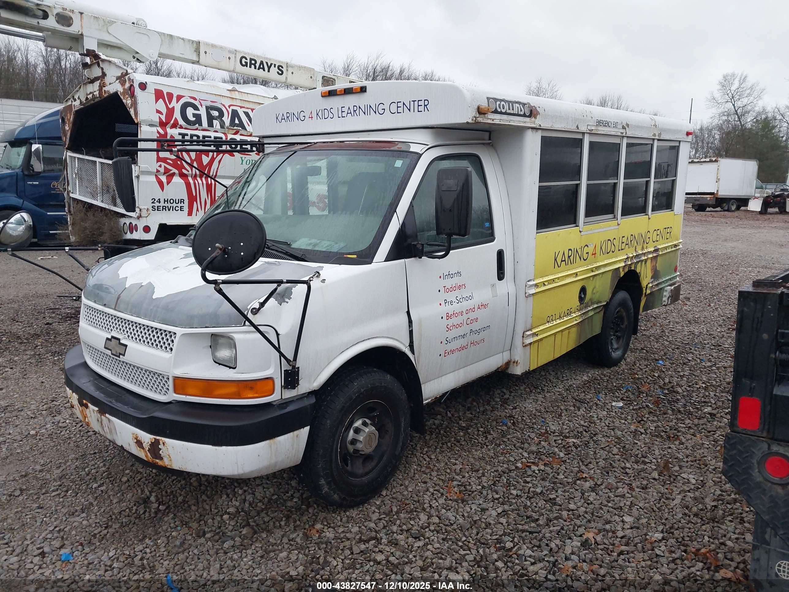 CHEVROLET BUS image 2