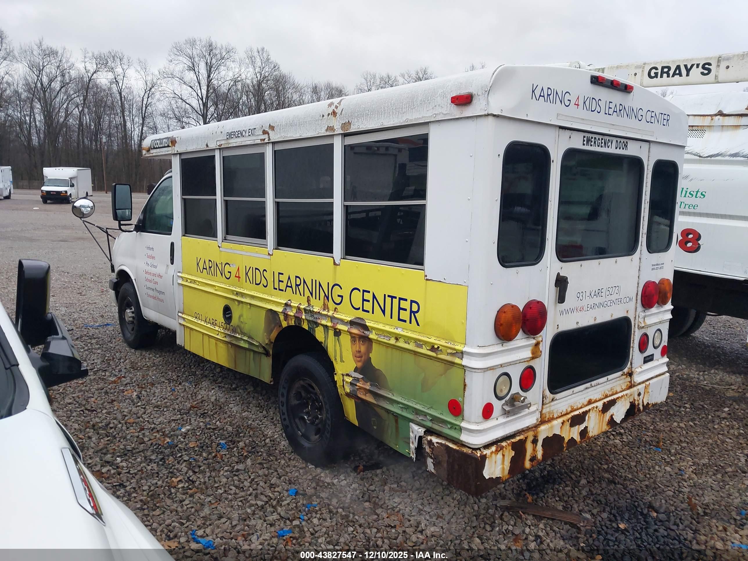 CHEVROLET BUS image 3