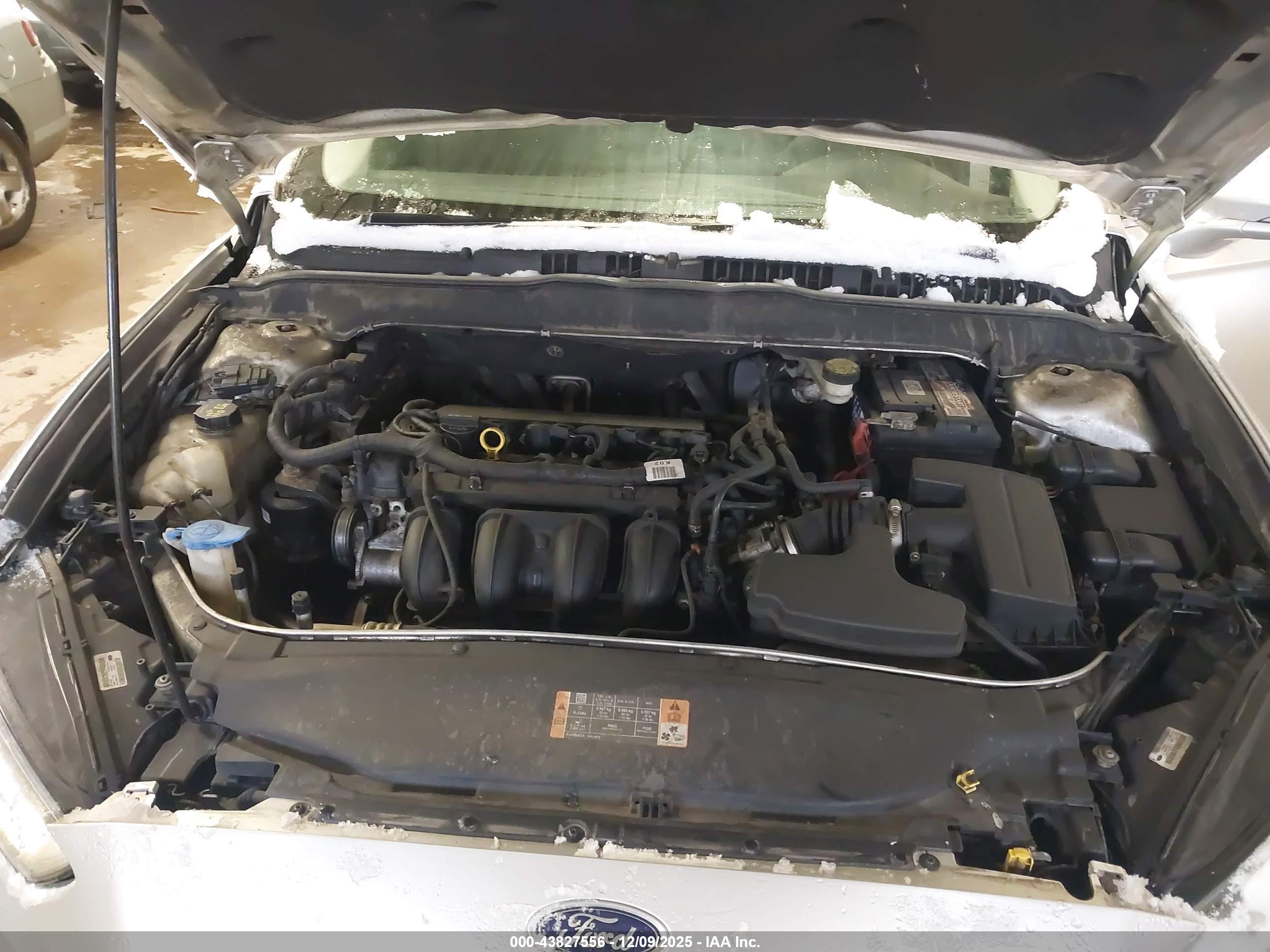 FORD FUSION image 10