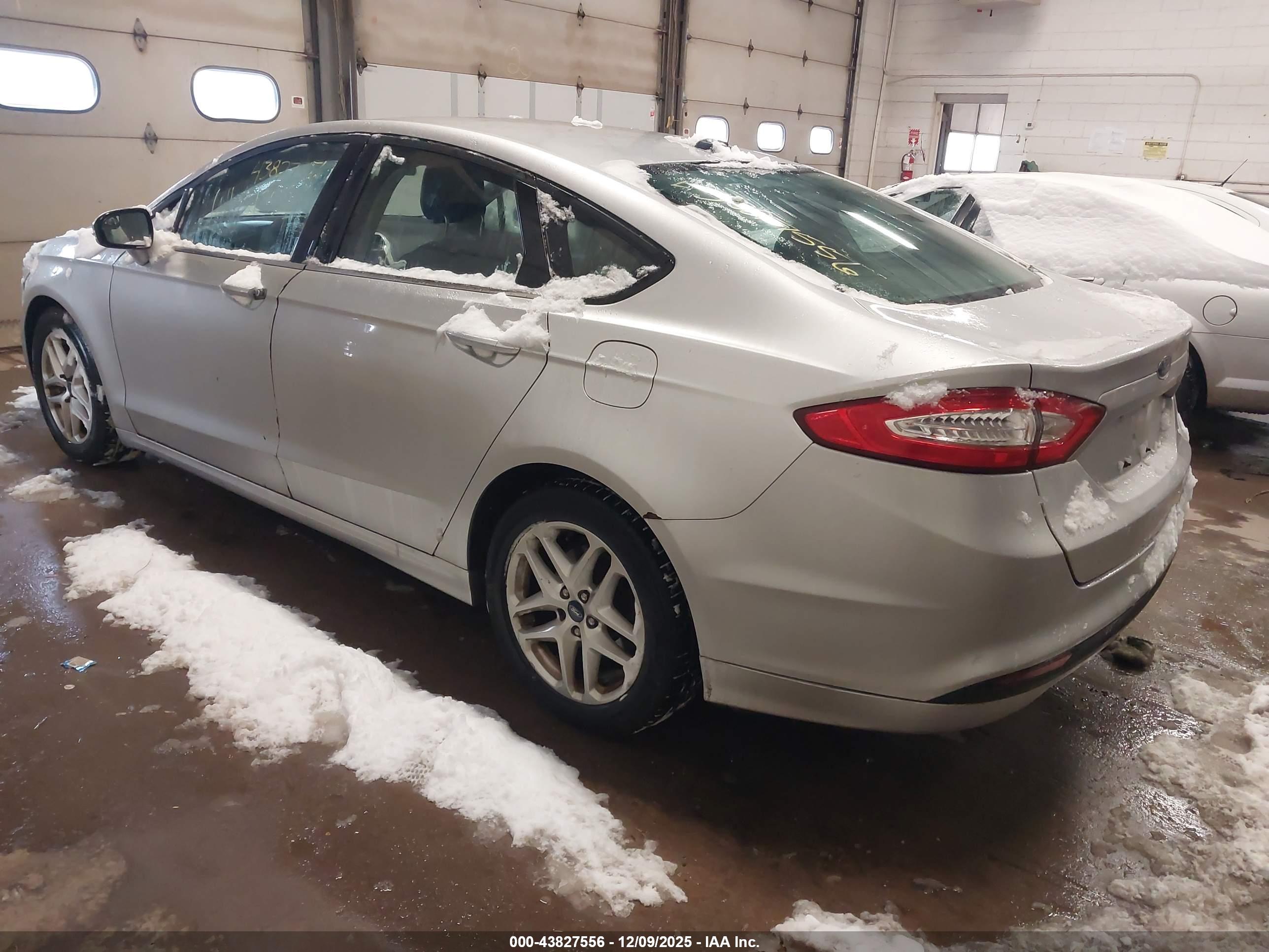 FORD FUSION image 3