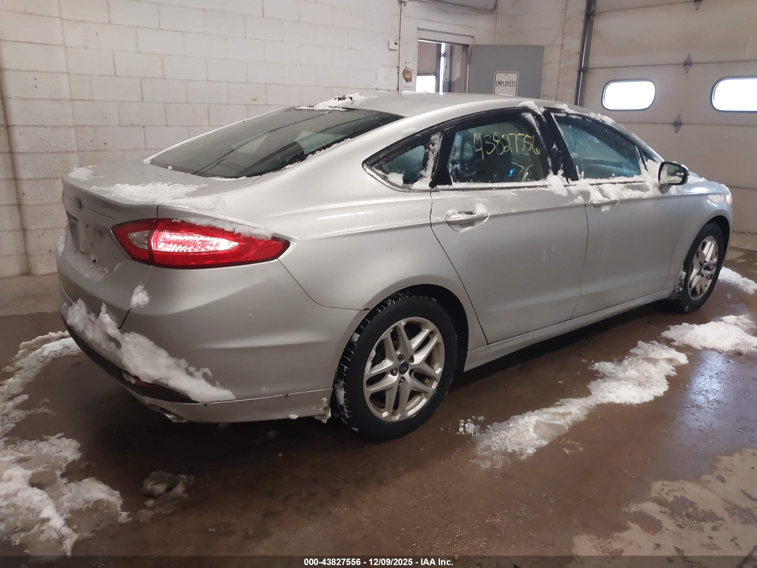 FORD FUSION image 4