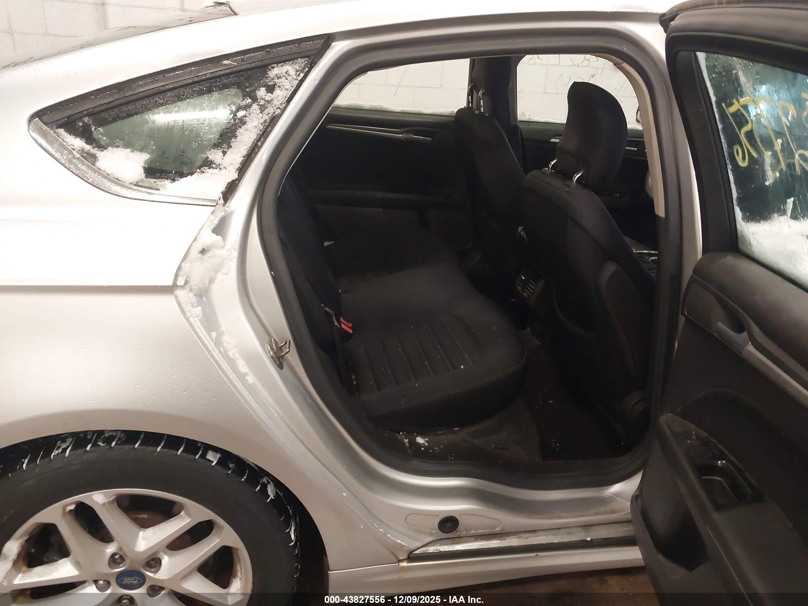 FORD FUSION image 8