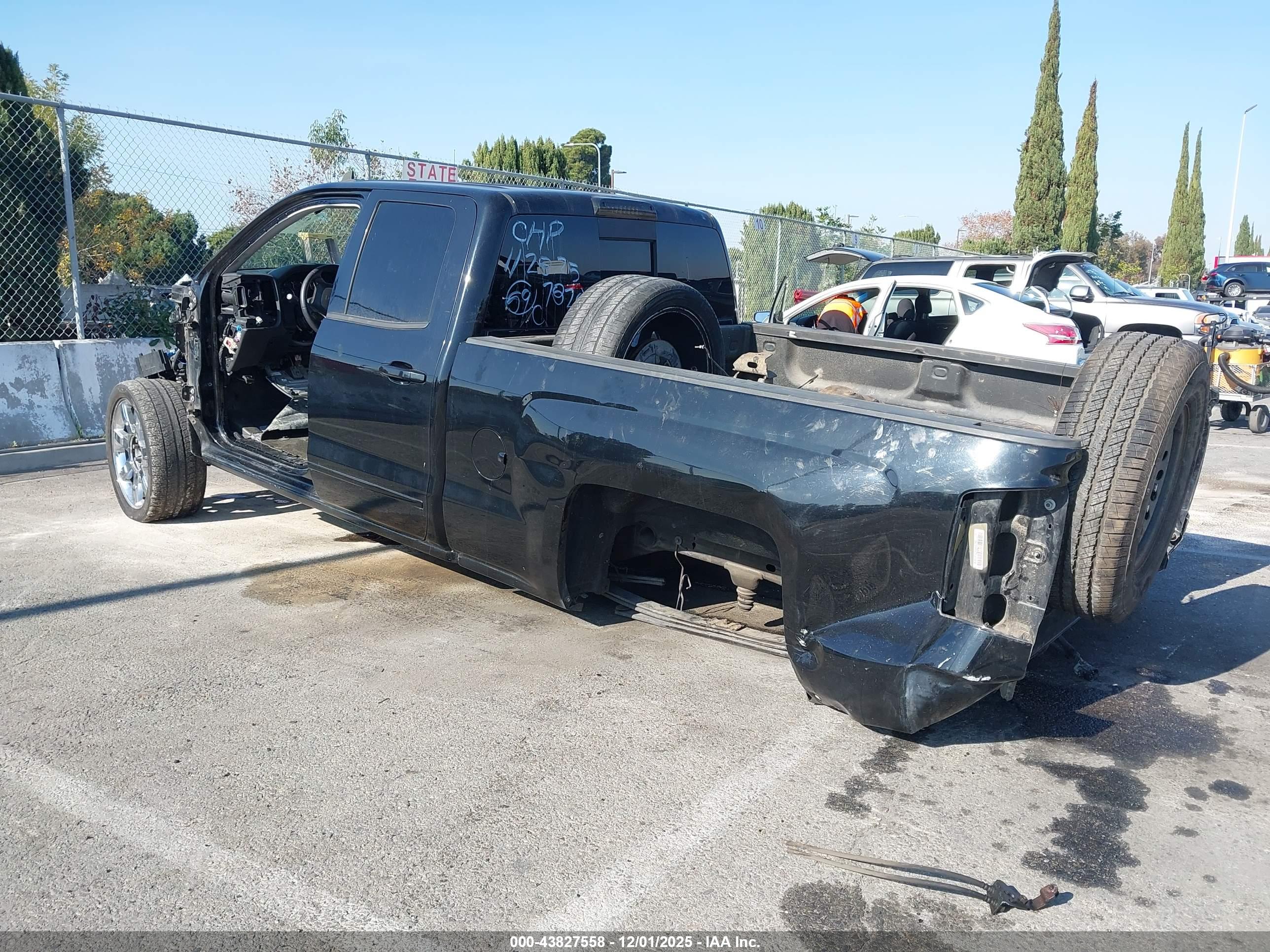 CHEVROLET SILVERADO image 3
