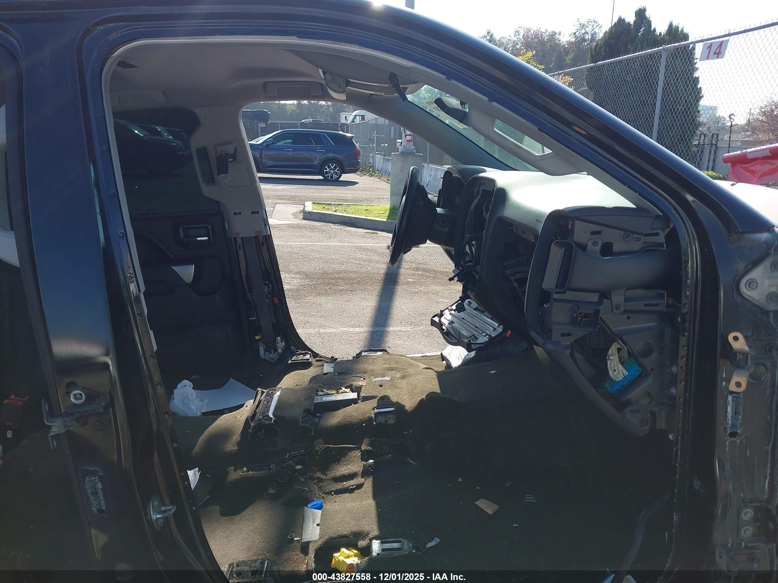 CHEVROLET SILVERADO image 5