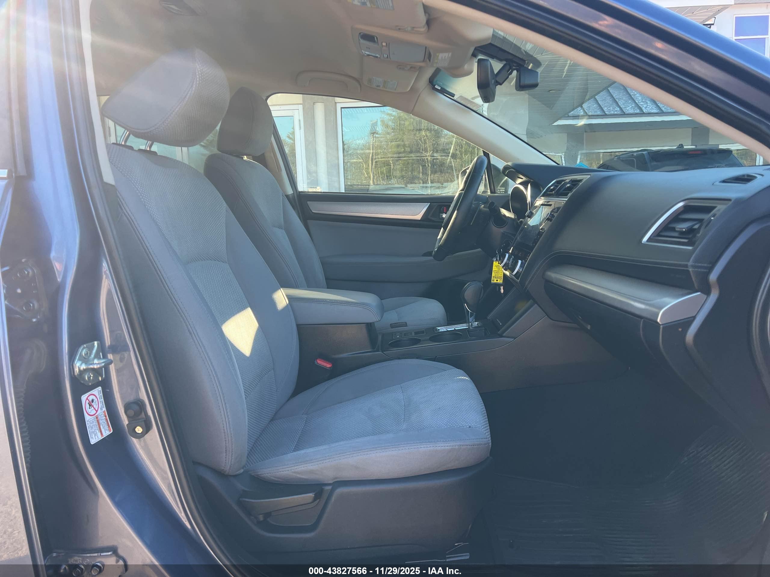 SUBARU OUTBACK image 5