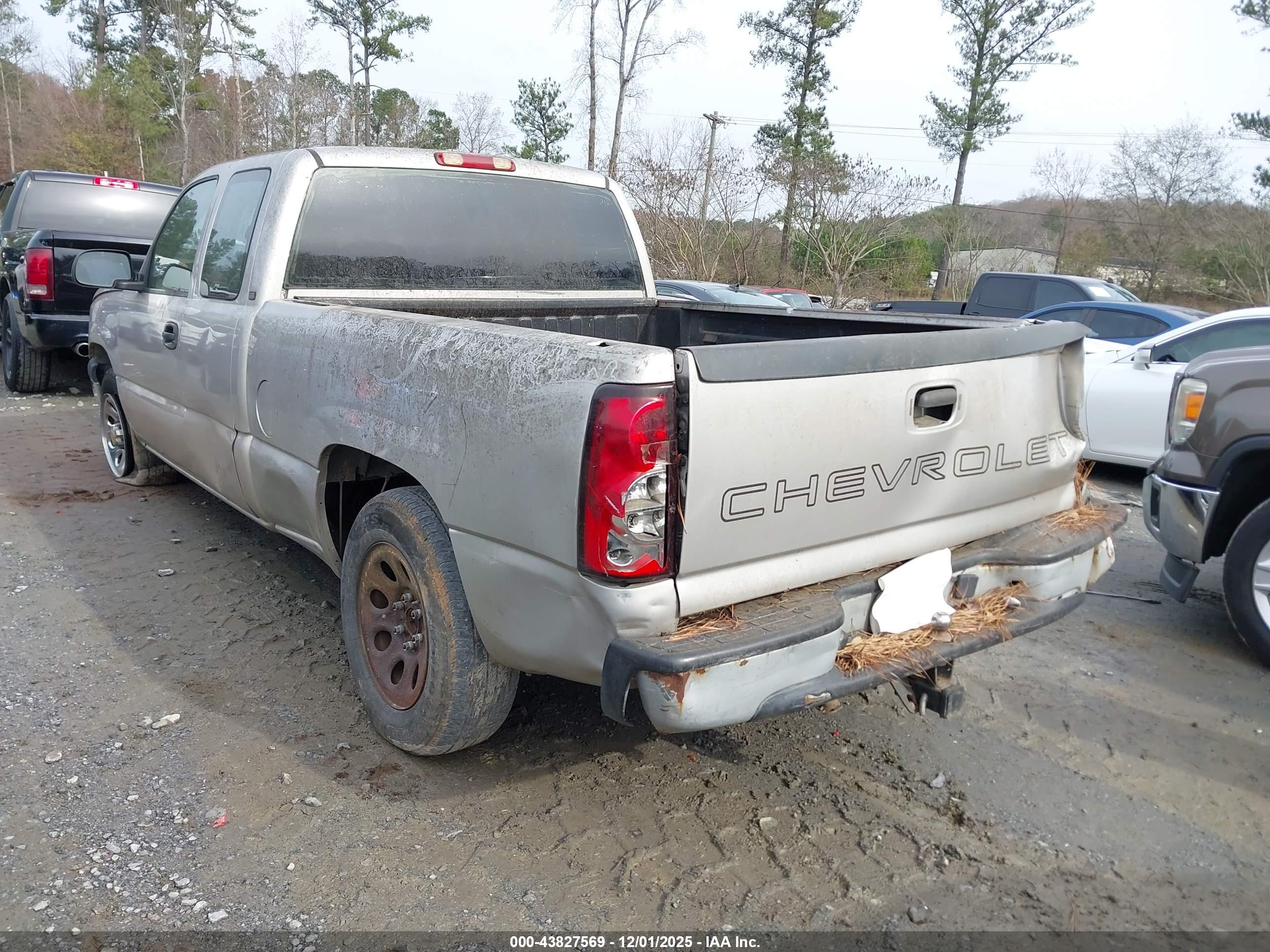 CHEVROLET SILVERADO image 3