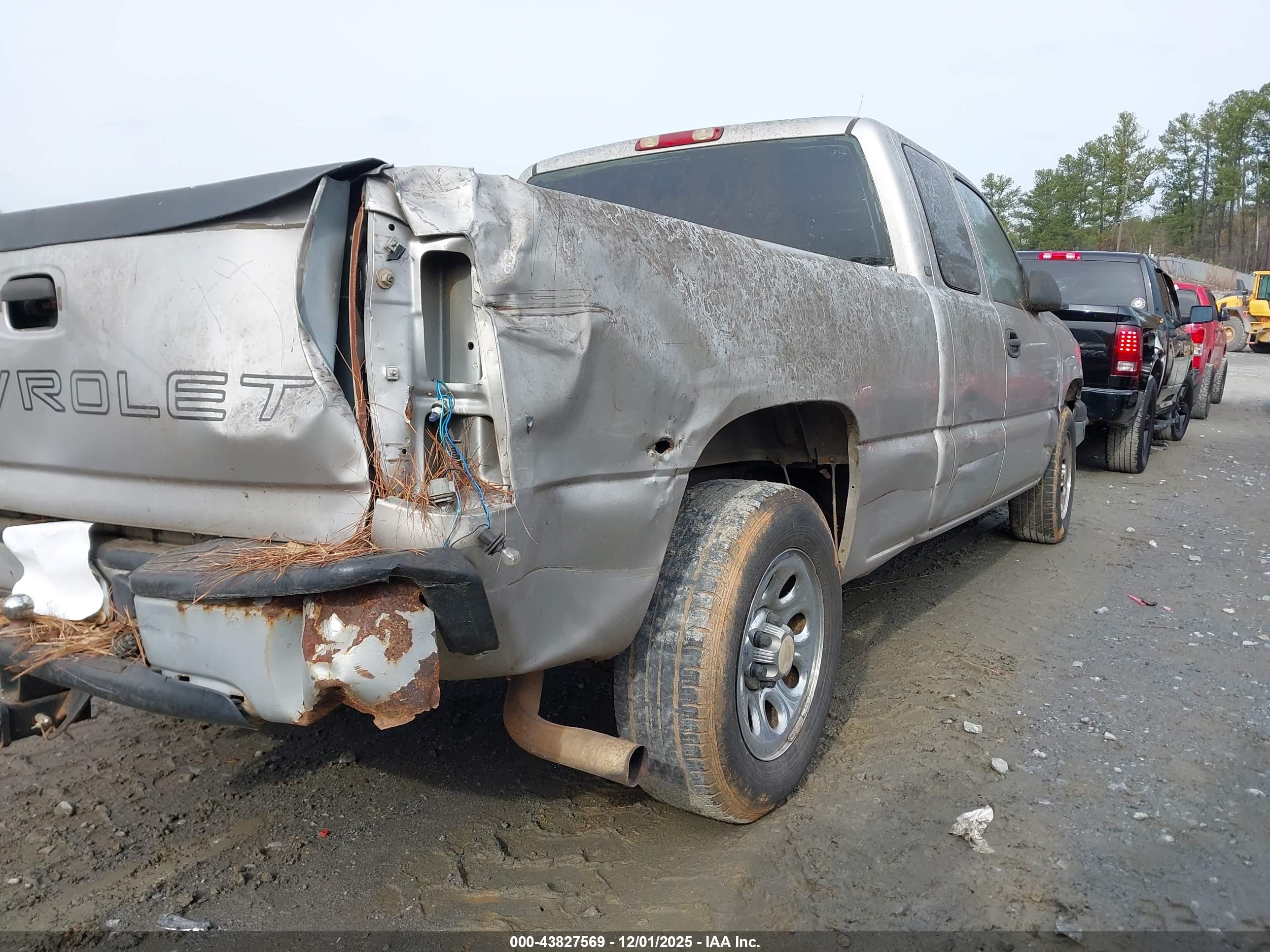 CHEVROLET SILVERADO image 6
