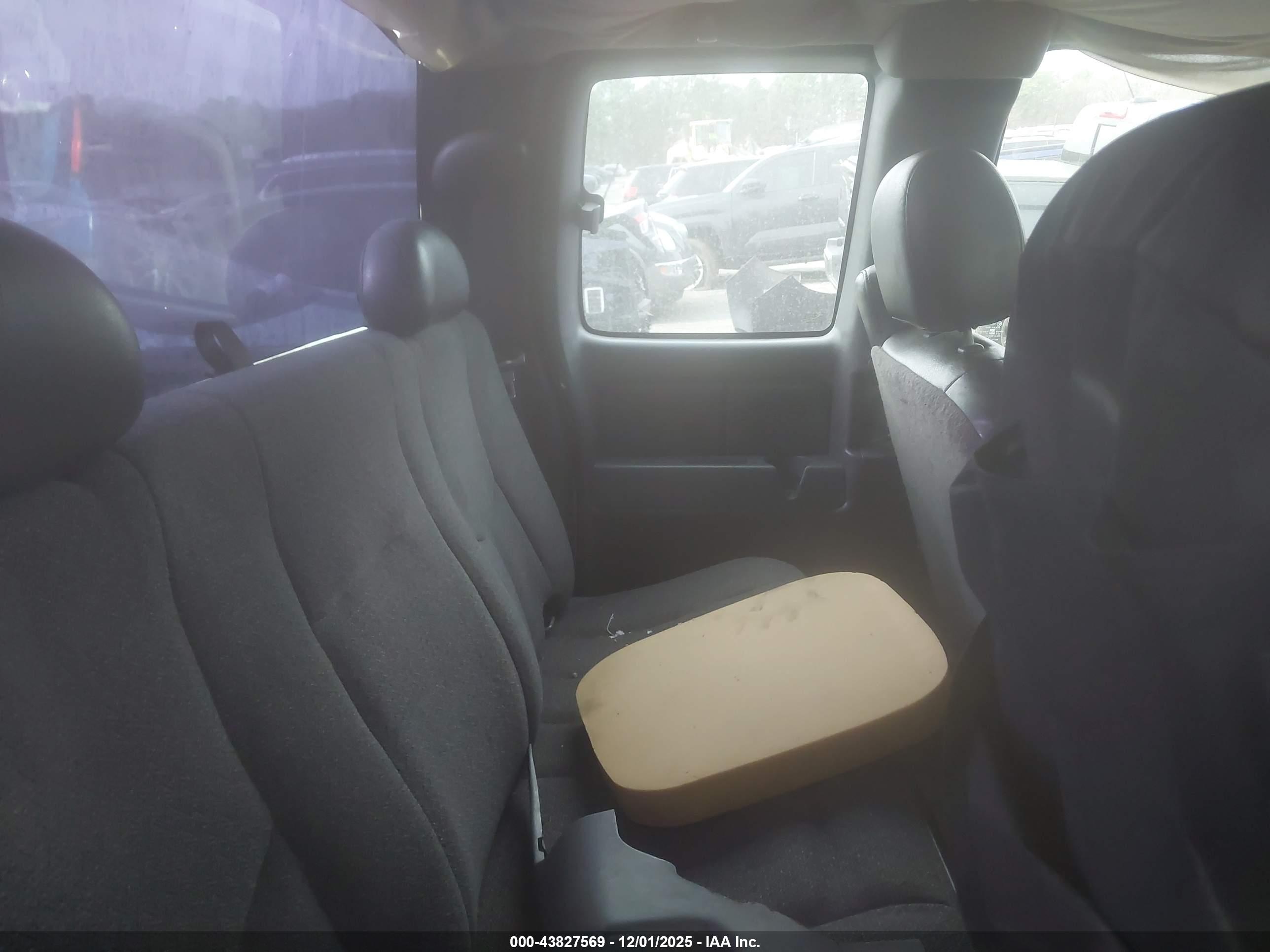 CHEVROLET SILVERADO image 8