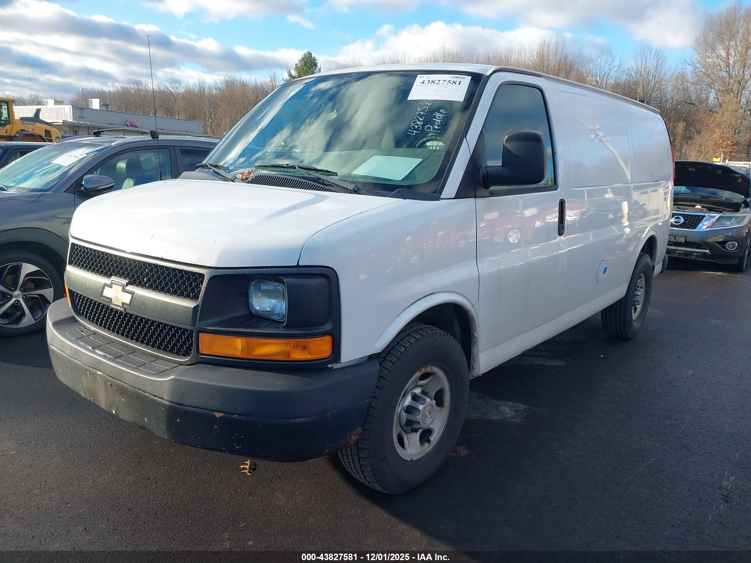 CHEVROLET EXPRESS image 2