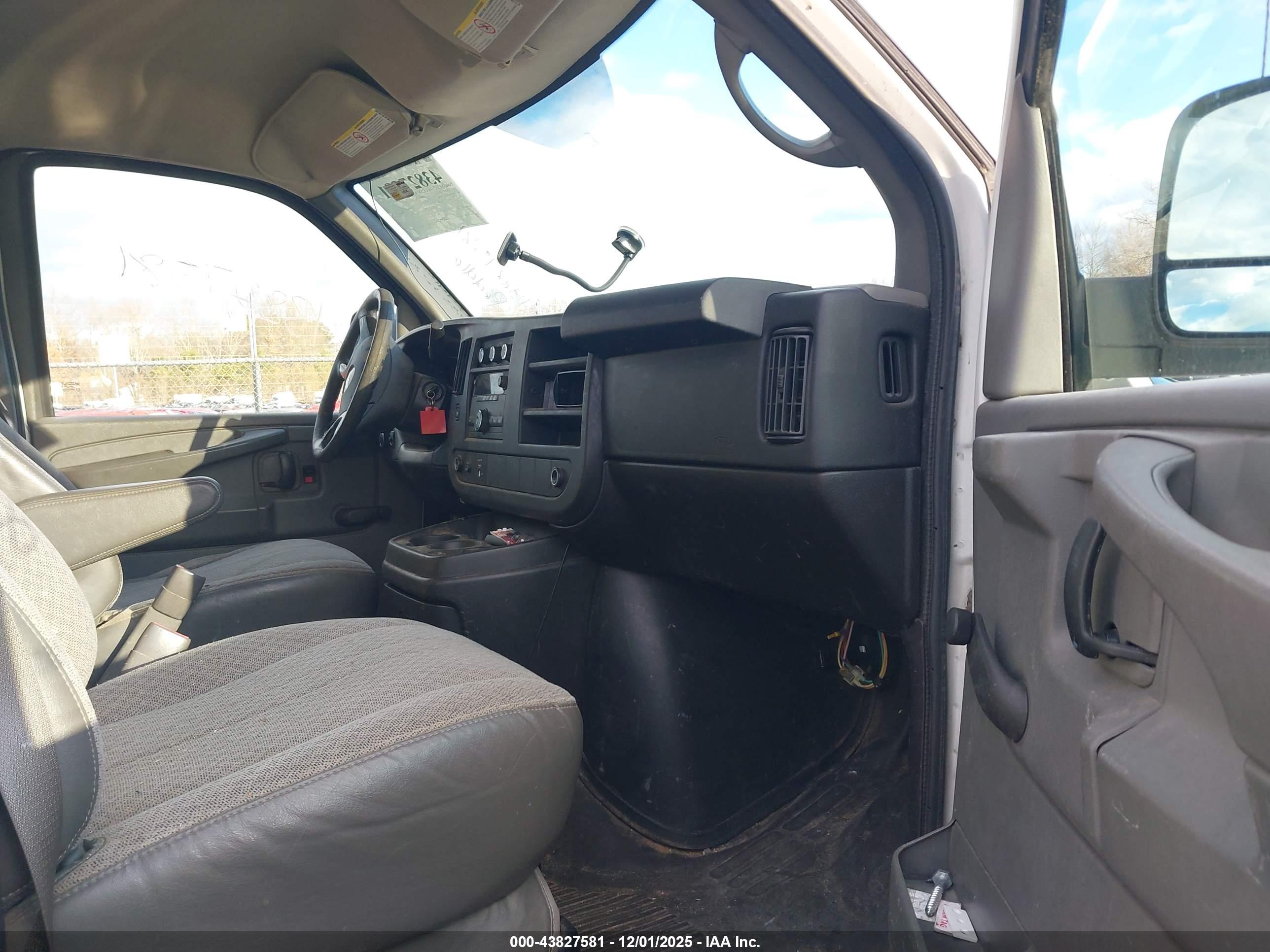 CHEVROLET EXPRESS image 5