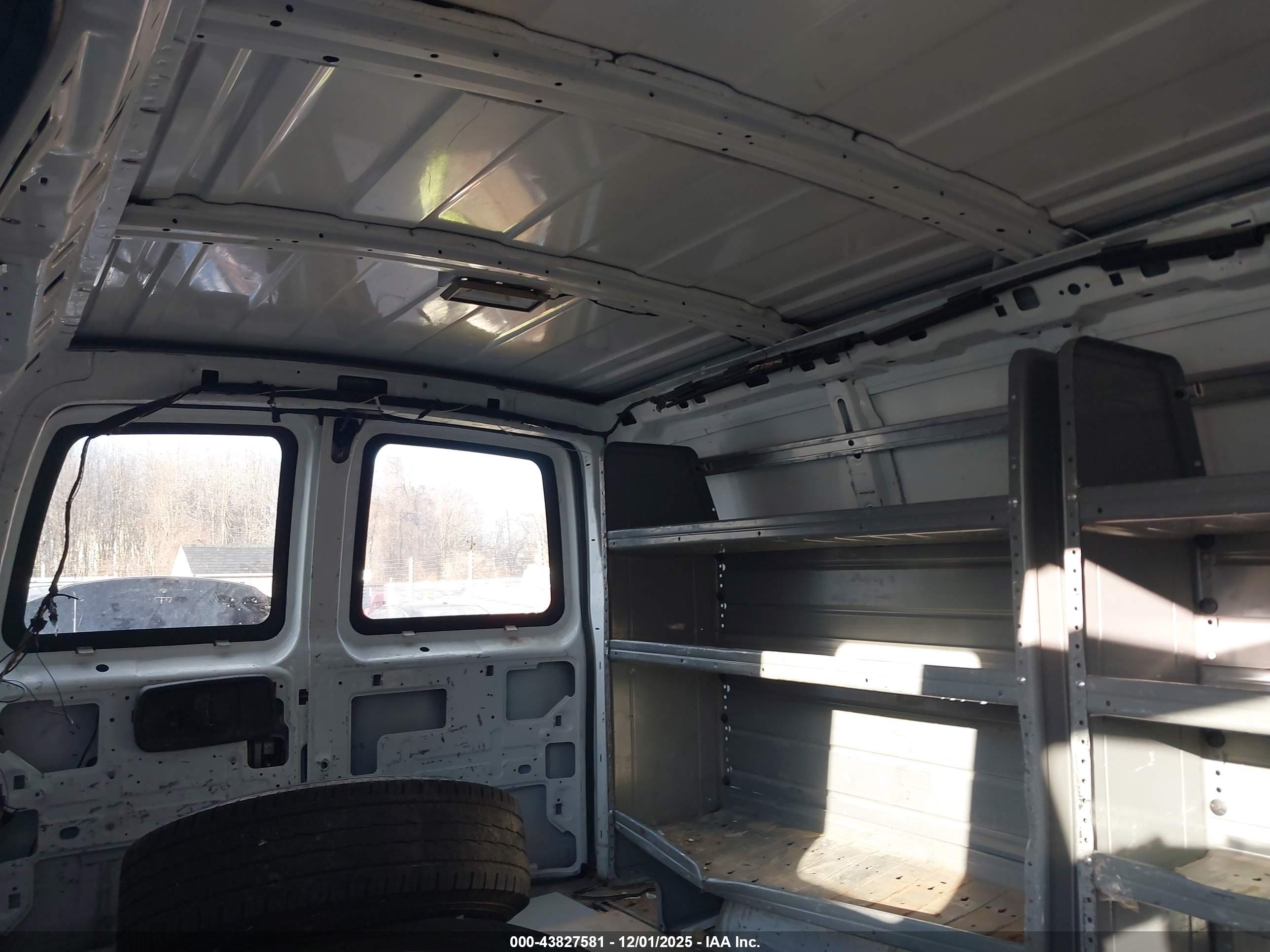 CHEVROLET EXPRESS image 8