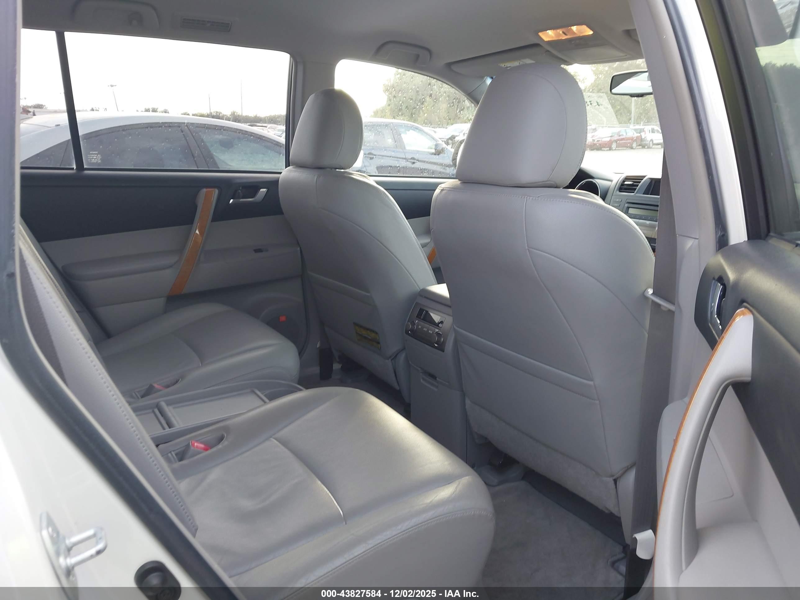 TOYOTA HIGHLANDER image 8