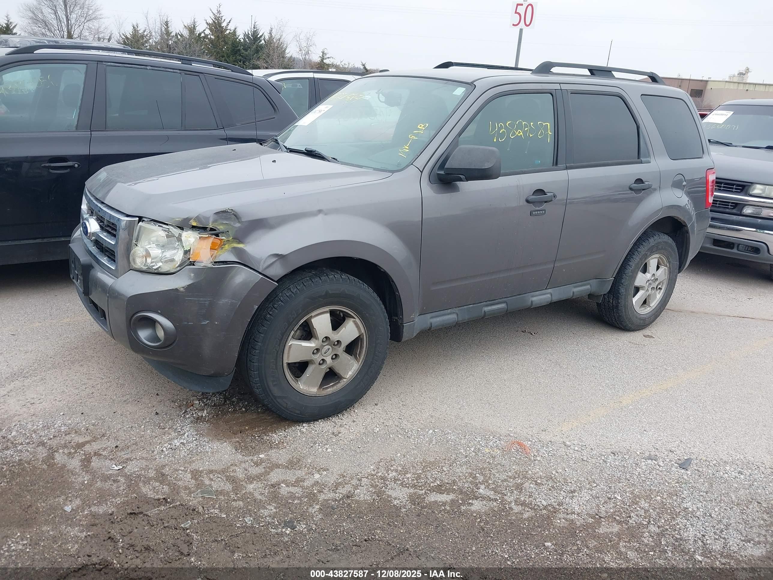 FORD ESCAPE image 2