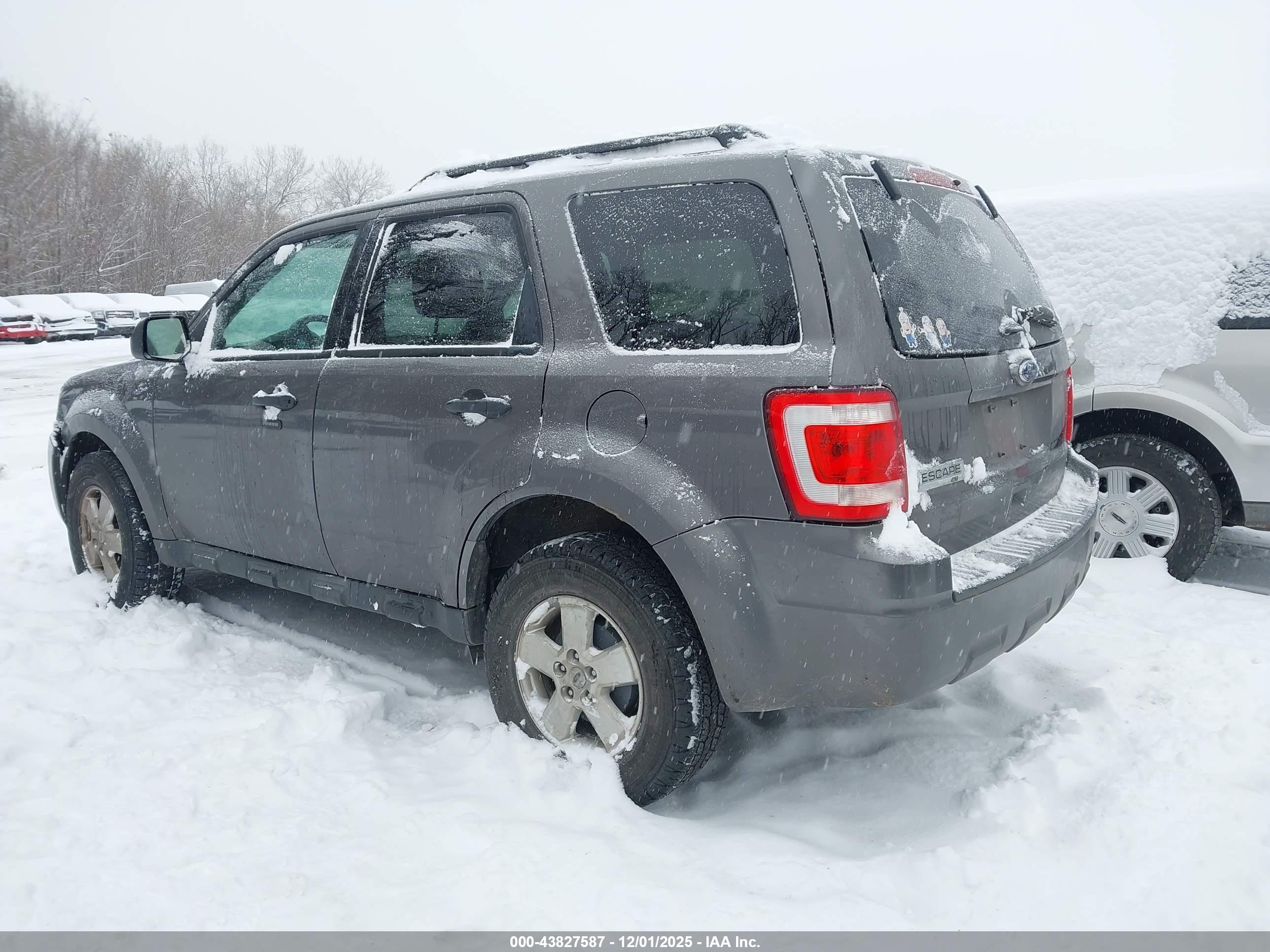 FORD ESCAPE image 3