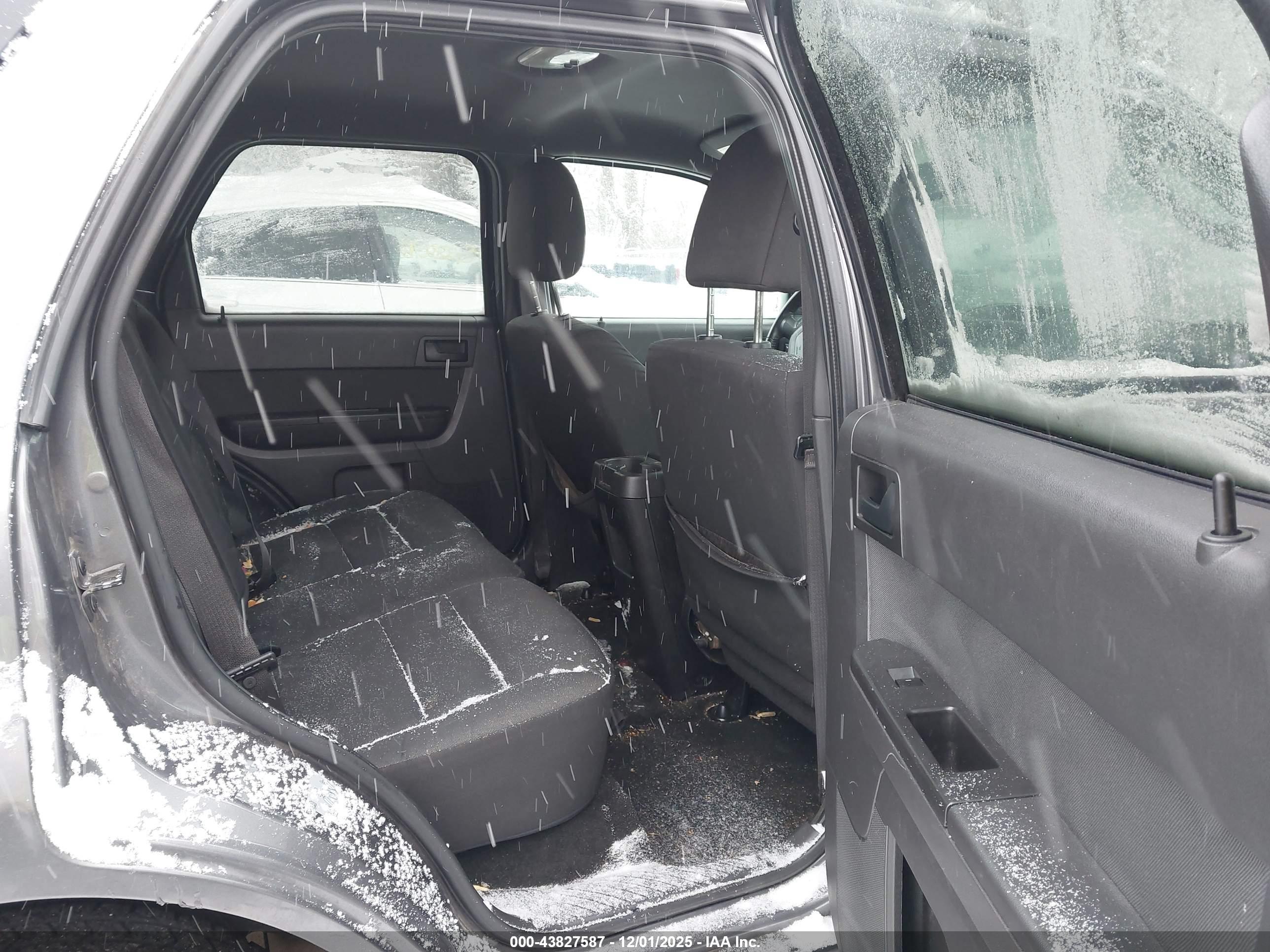 FORD ESCAPE image 8