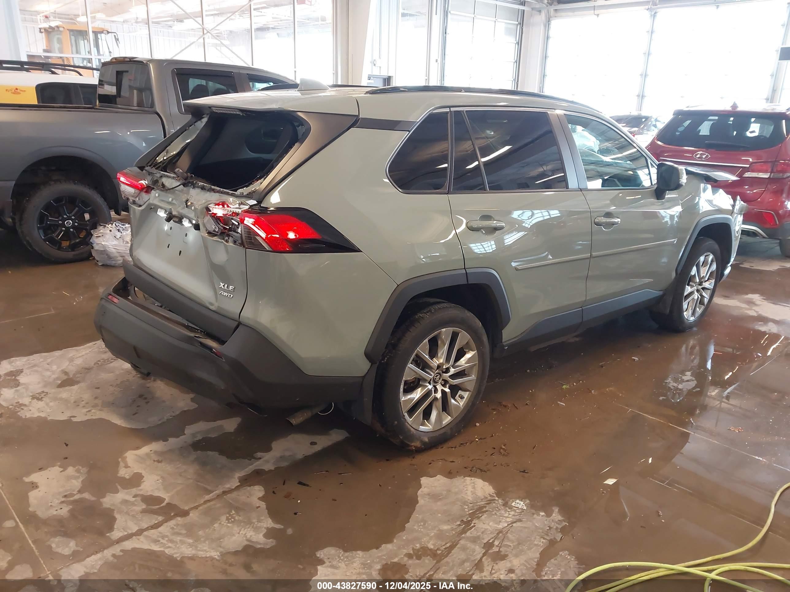 TOYOTA RAV4 image 4