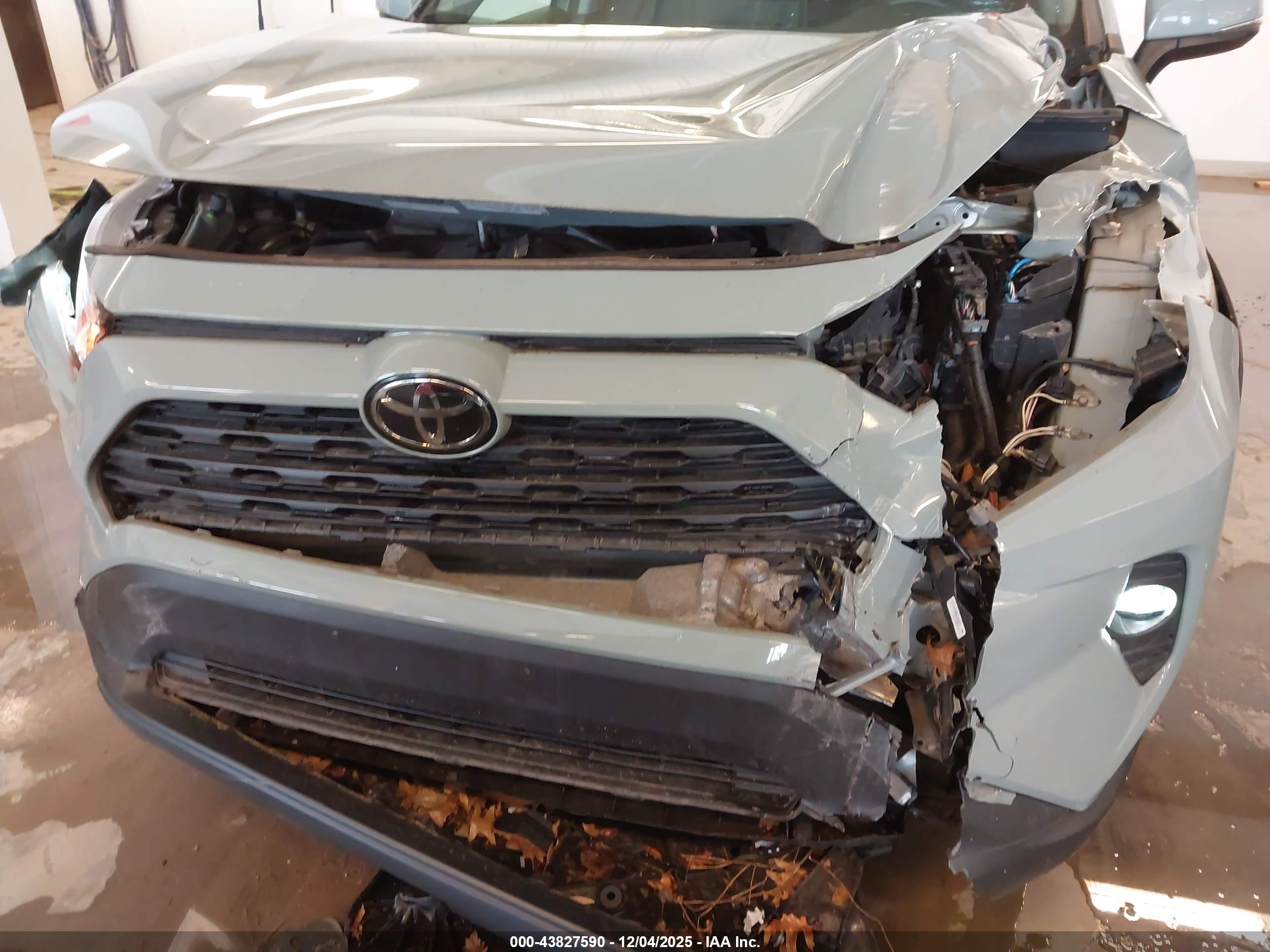 TOYOTA RAV4 image 6
