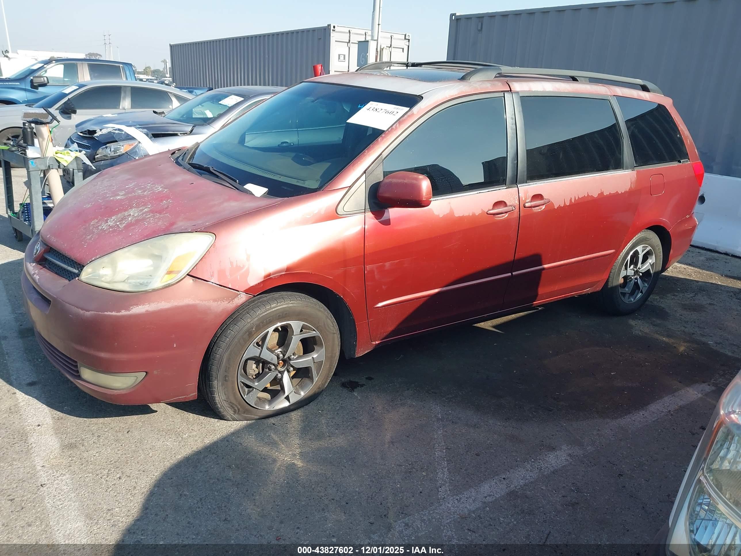 TOYOTA SIENNA image 2
