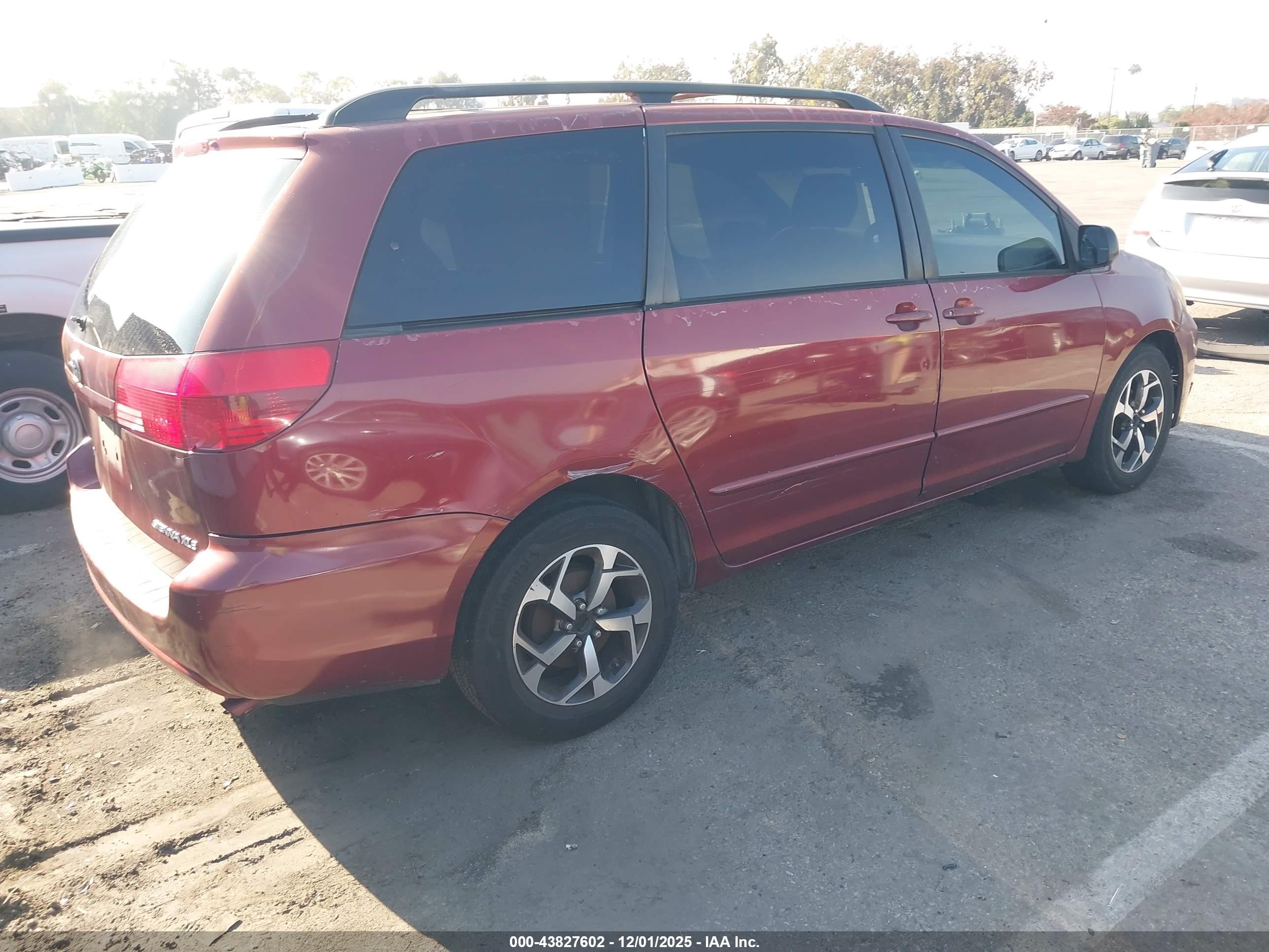 TOYOTA SIENNA image 4