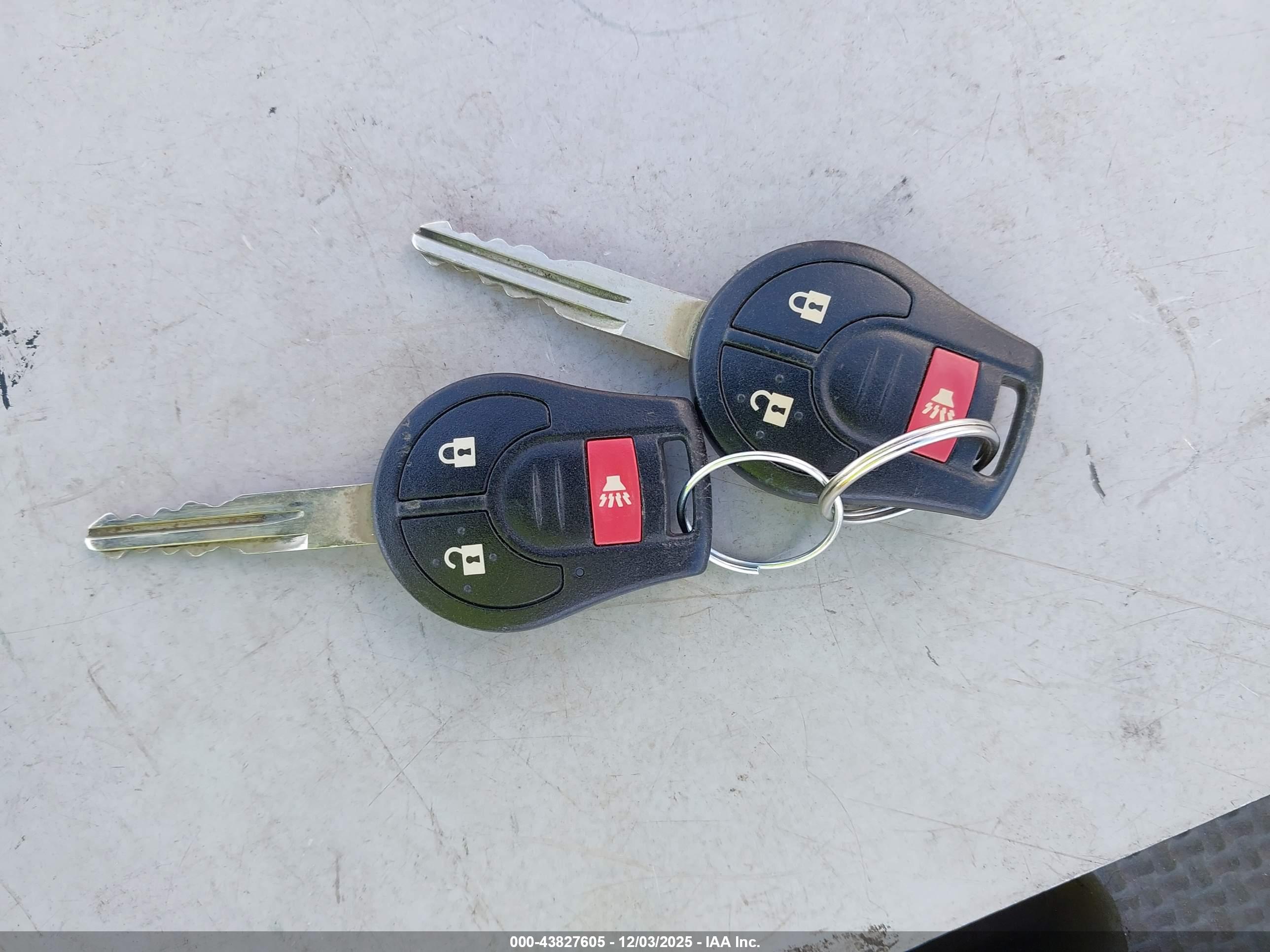 NISSAN VERSA image 11