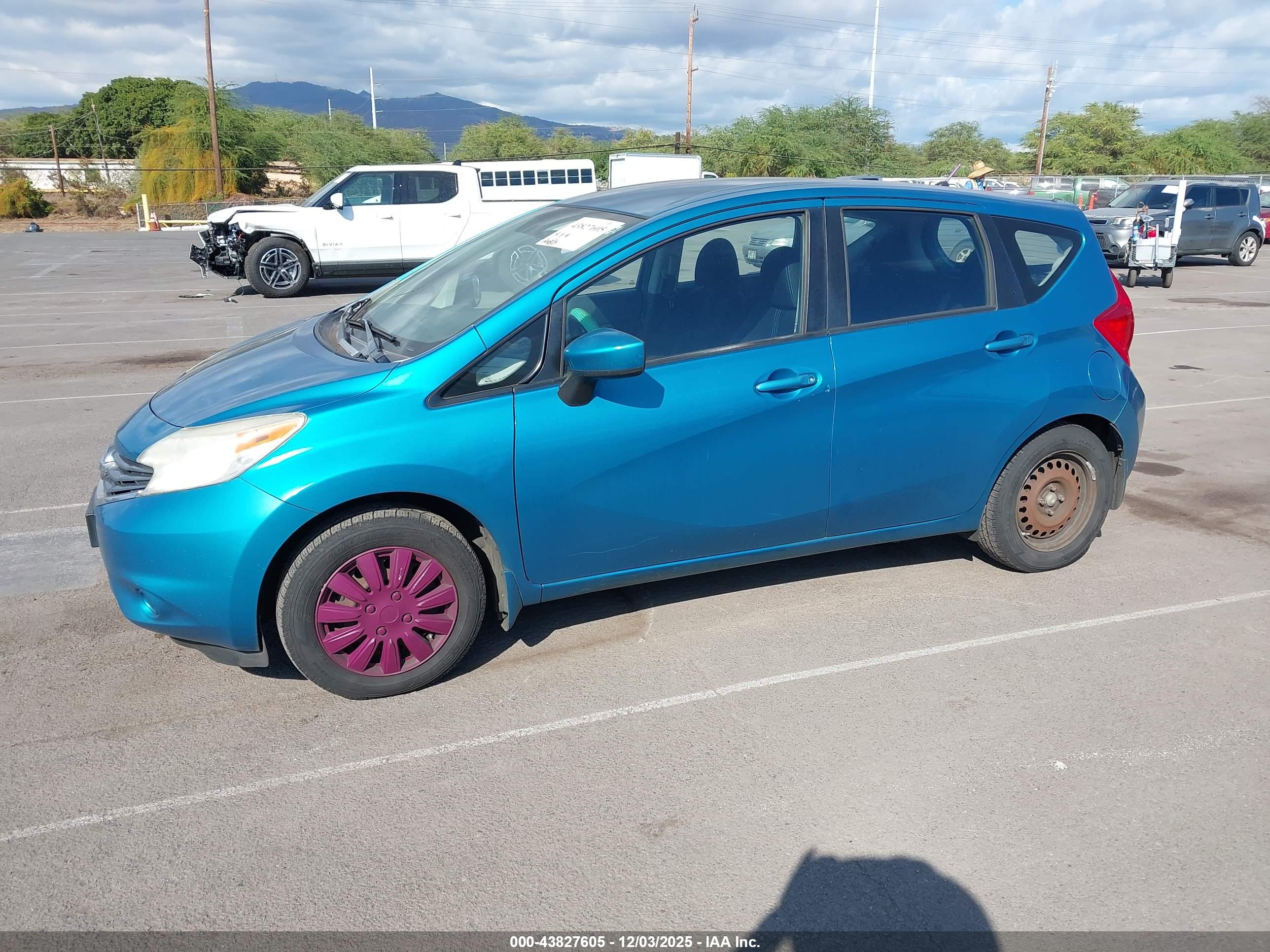 NISSAN VERSA image 2