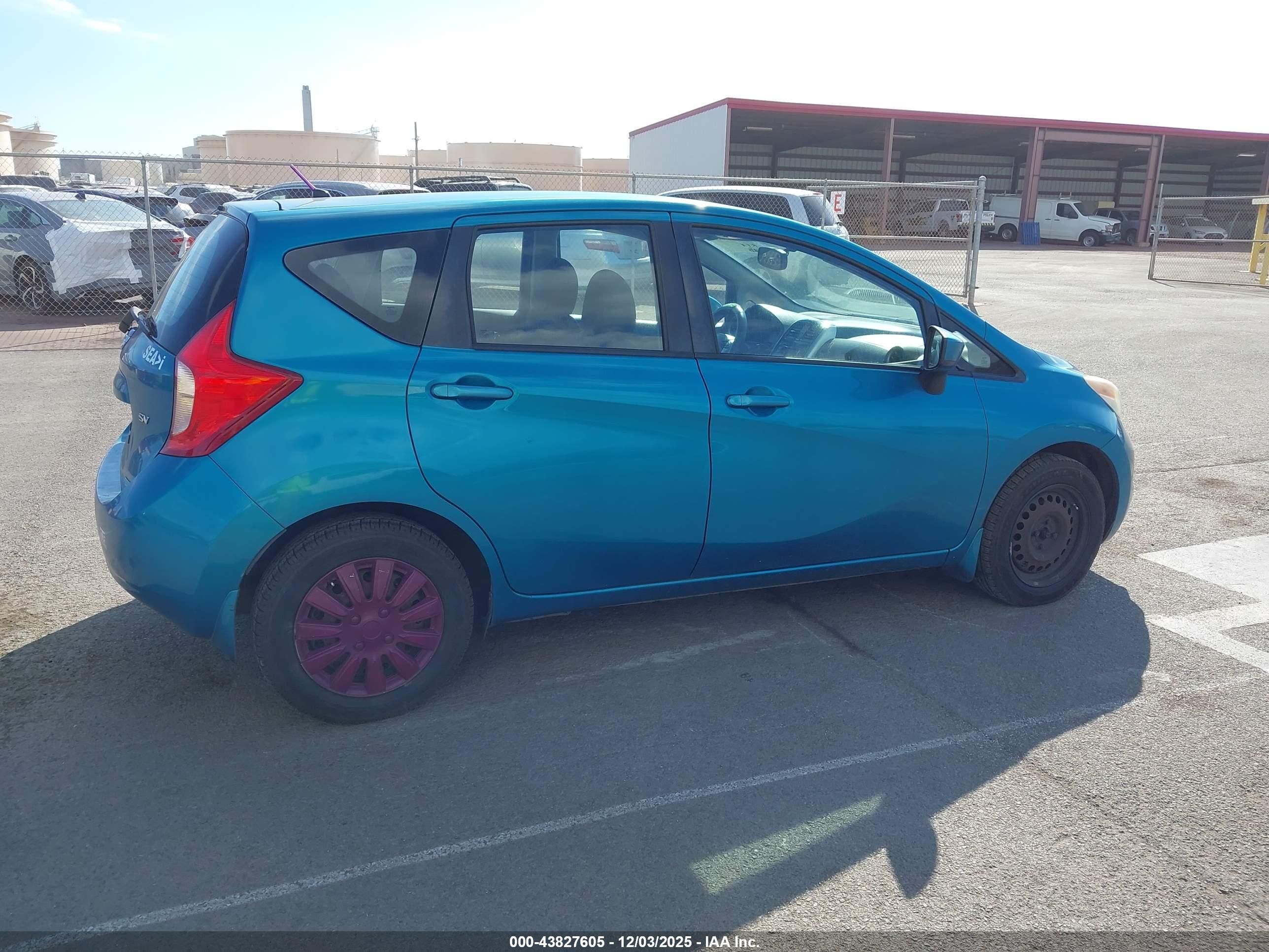 NISSAN VERSA image 4