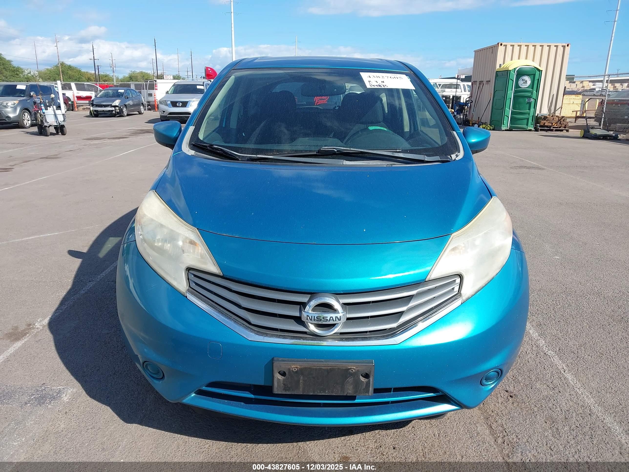 NISSAN VERSA image 6