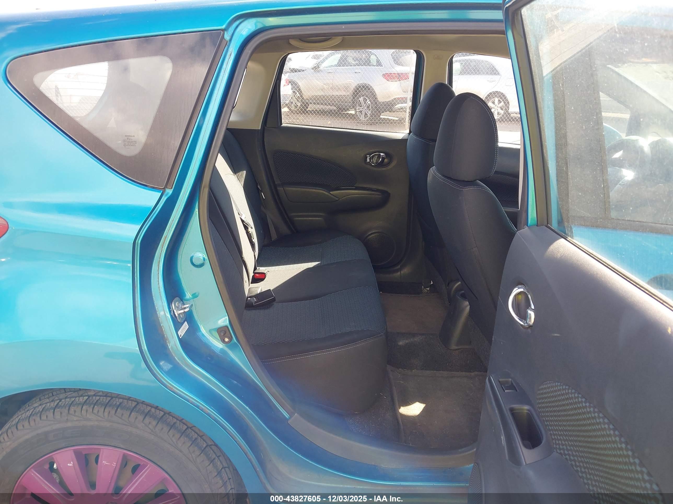 NISSAN VERSA image 8