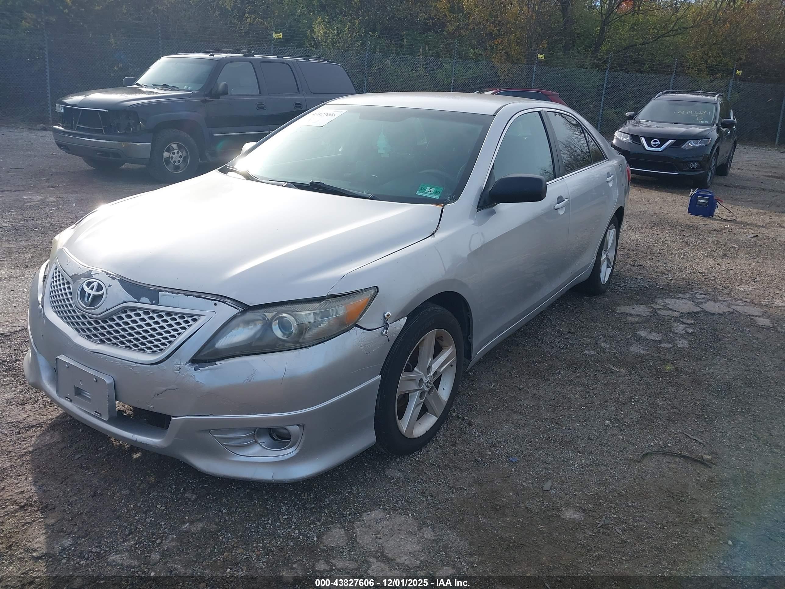TOYOTA CAMRY image 2