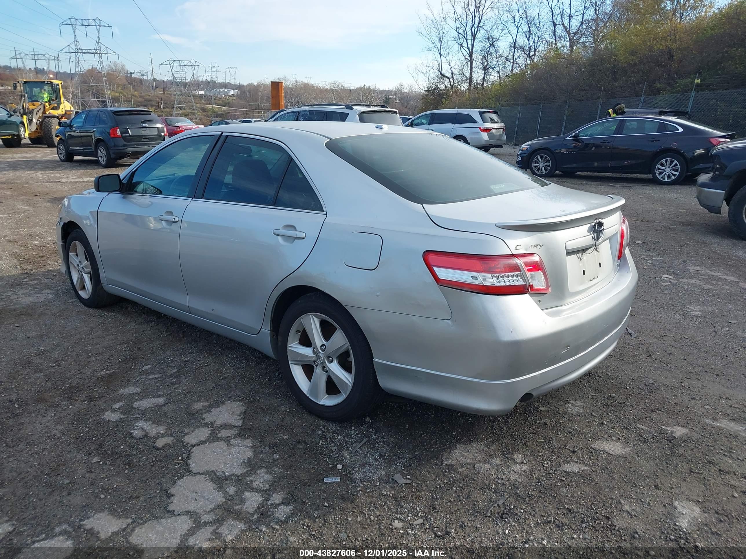 TOYOTA CAMRY image 3