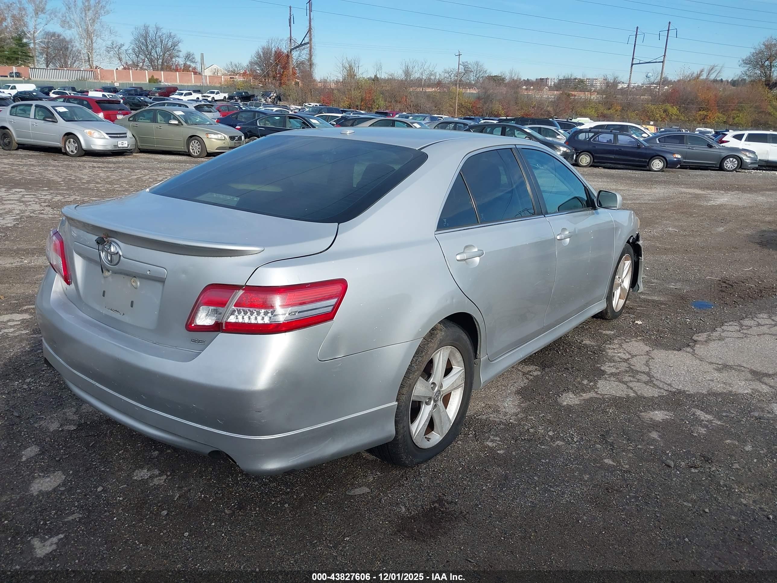 TOYOTA CAMRY image 4