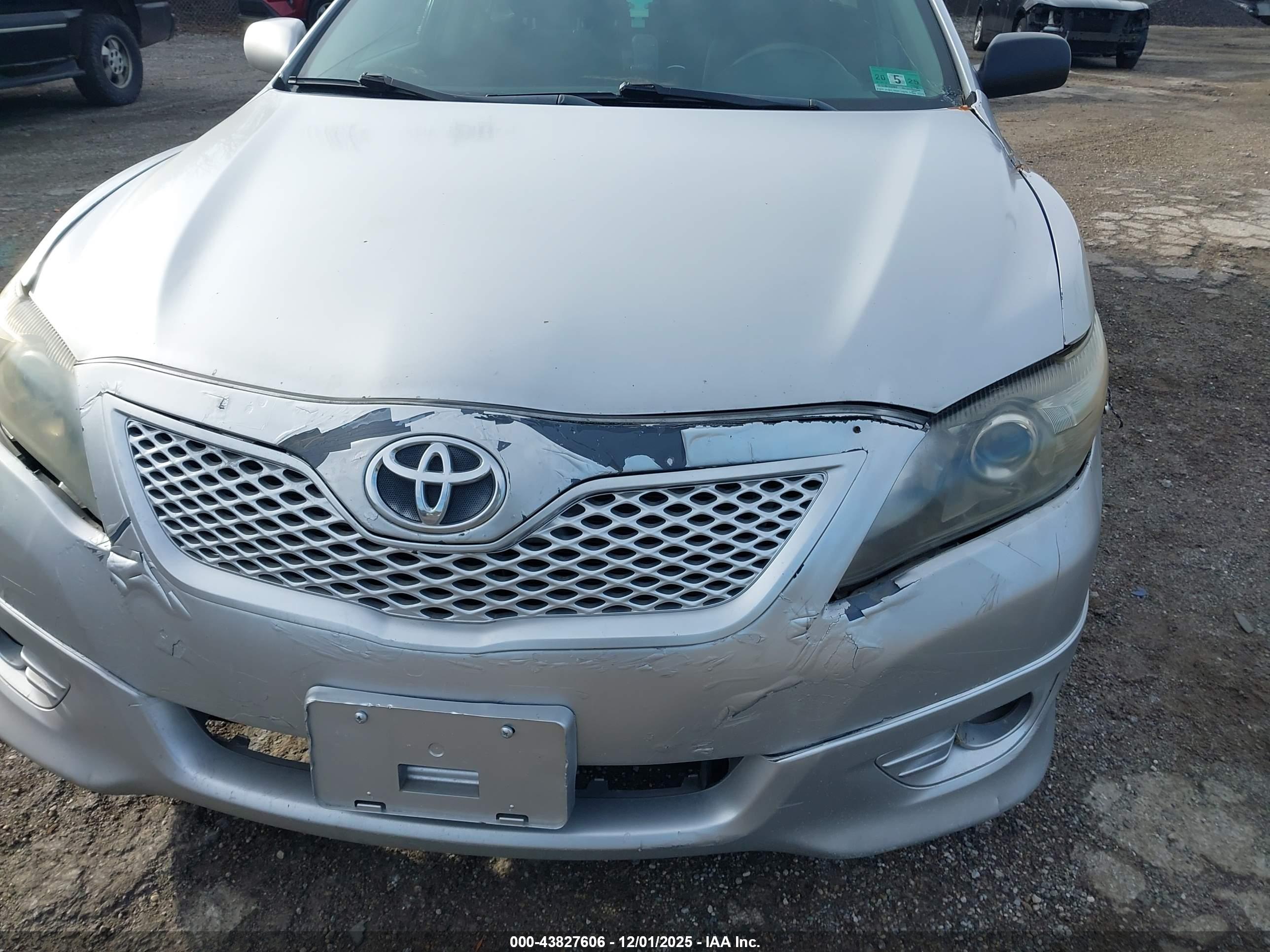 TOYOTA CAMRY image 6