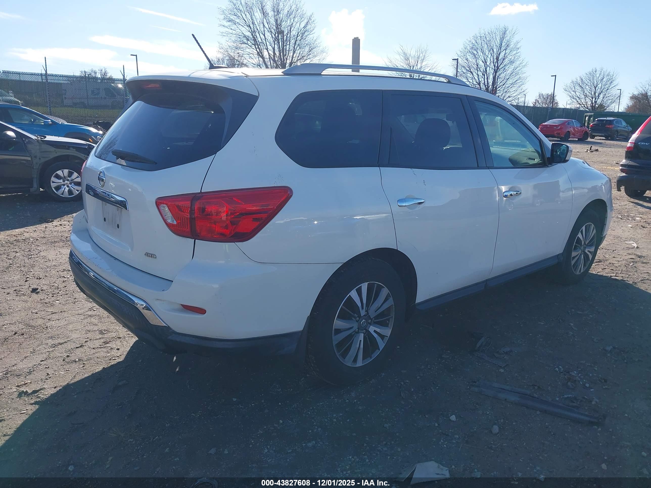 NISSAN PATHFINDER image 4